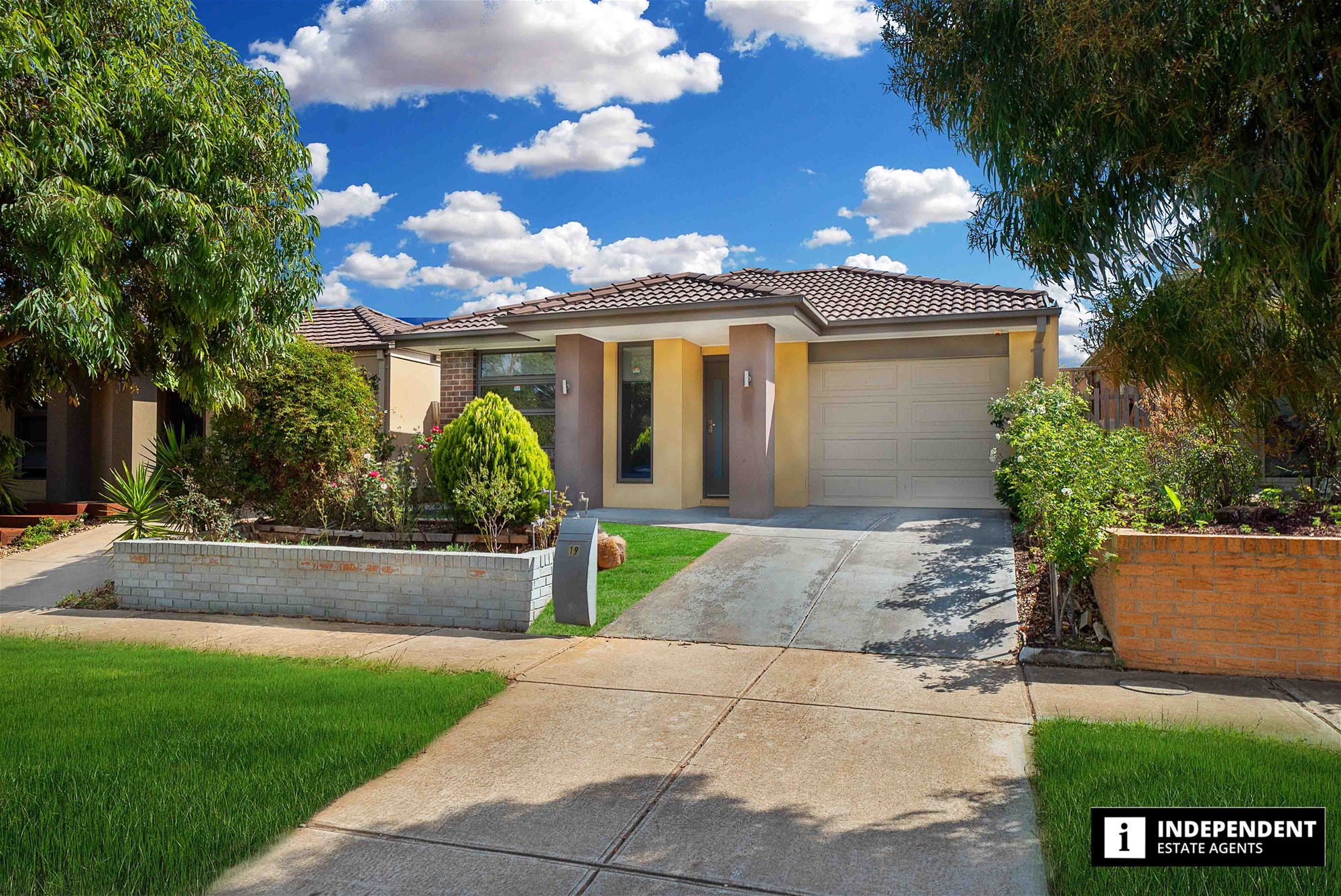 19 Oldbridge Boulevard, Weir Views, VIC 3338 - Image 2