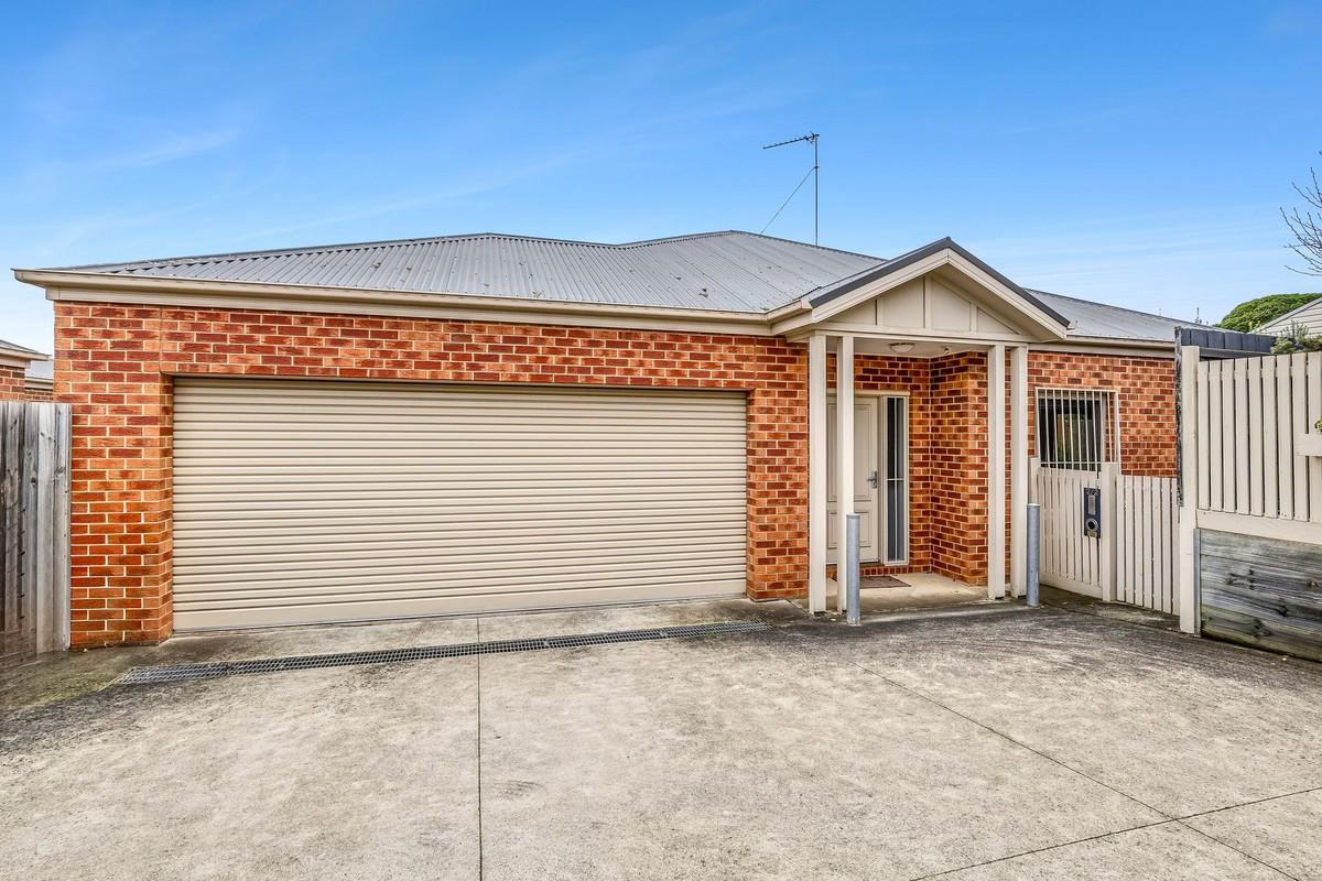 3-bedroom unit at 2/2 Fairbrae Avenue, Belmont, VIC 3216, Greater Geelong, Victoria