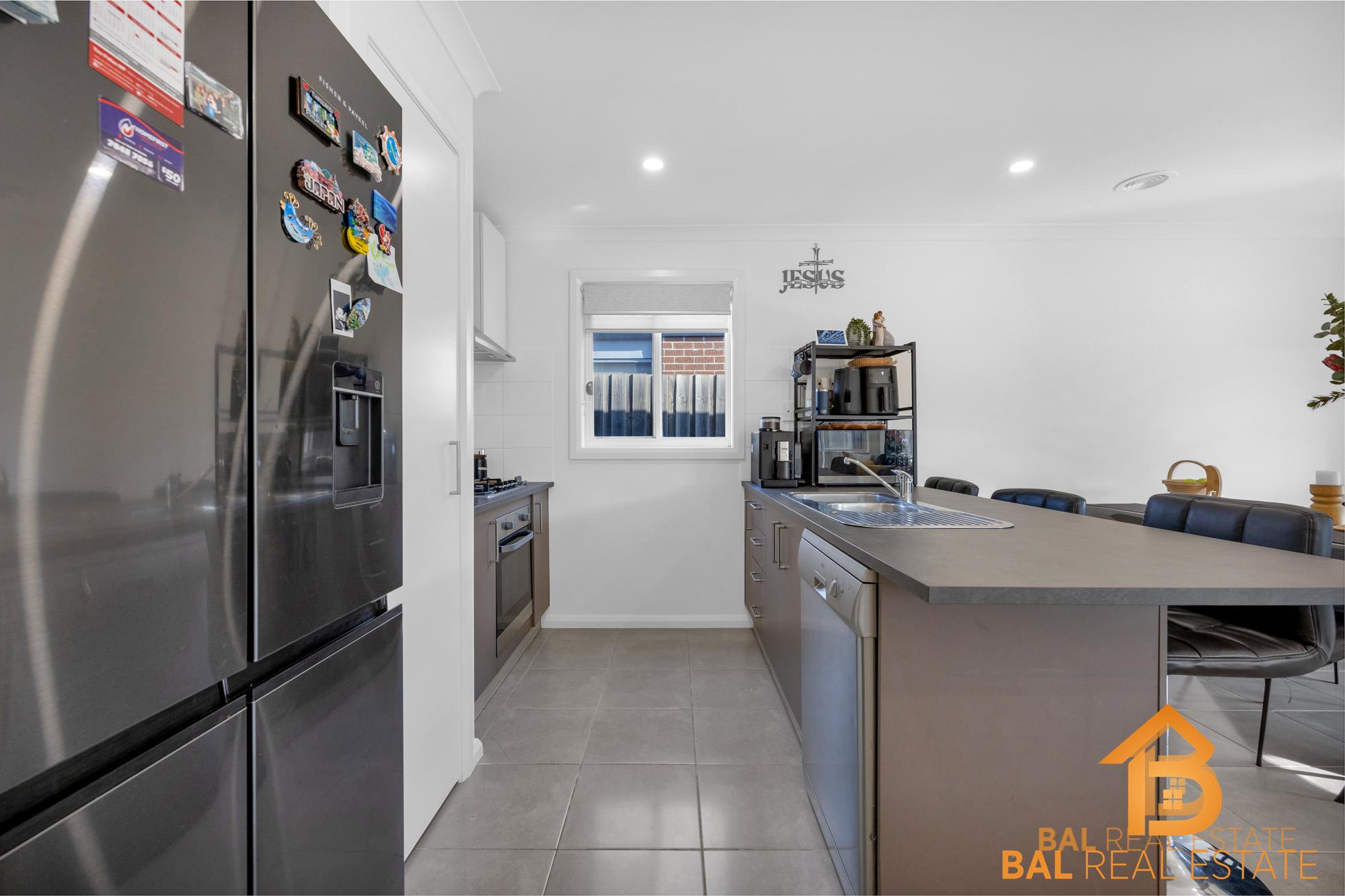 12 Fisher Court, Werribee, VIC 3030 - Image 7