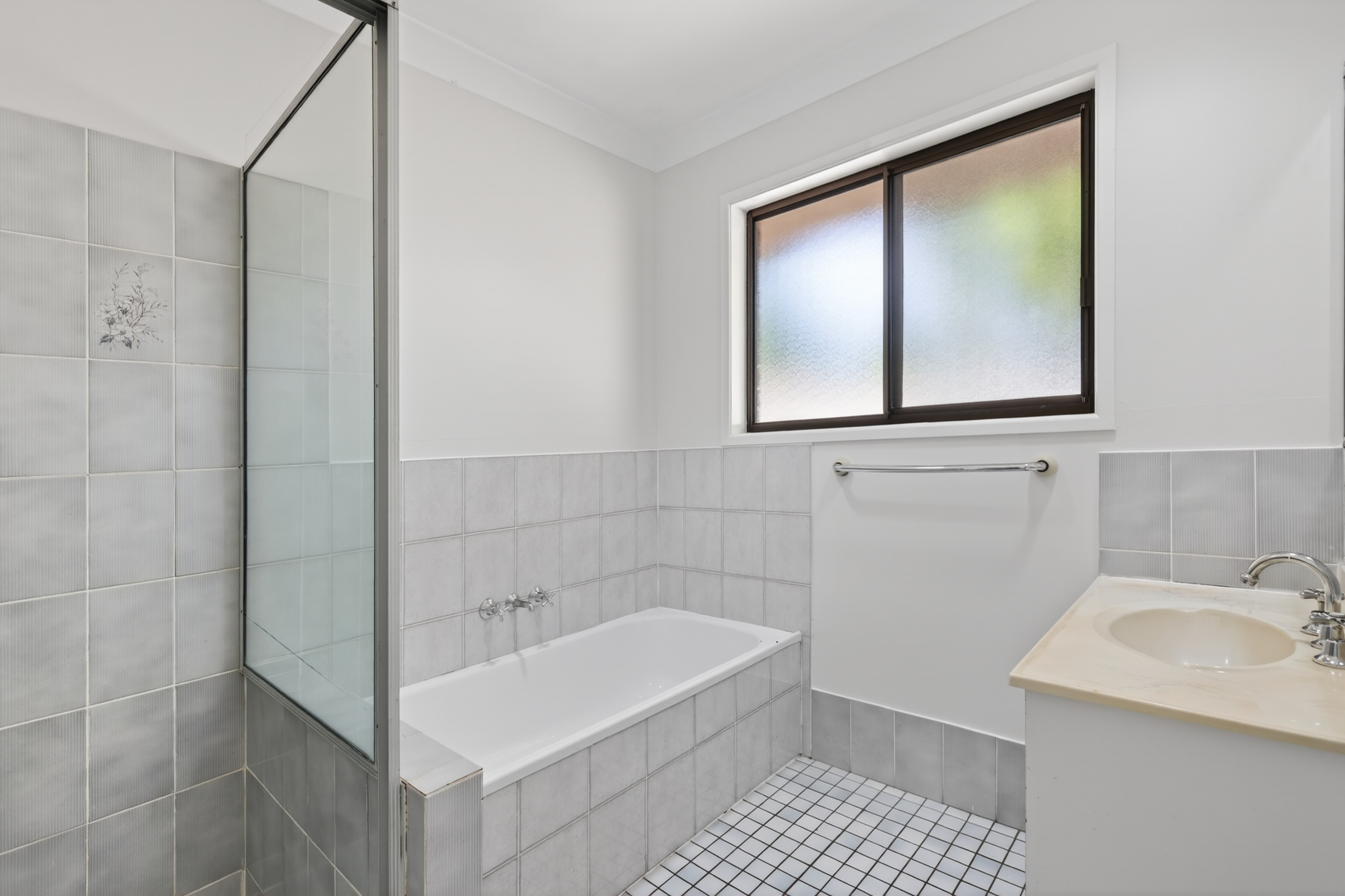 3-bedroom house at 11 Harding Crescent, Cleveland, QLD 4163, Redland, Queensland