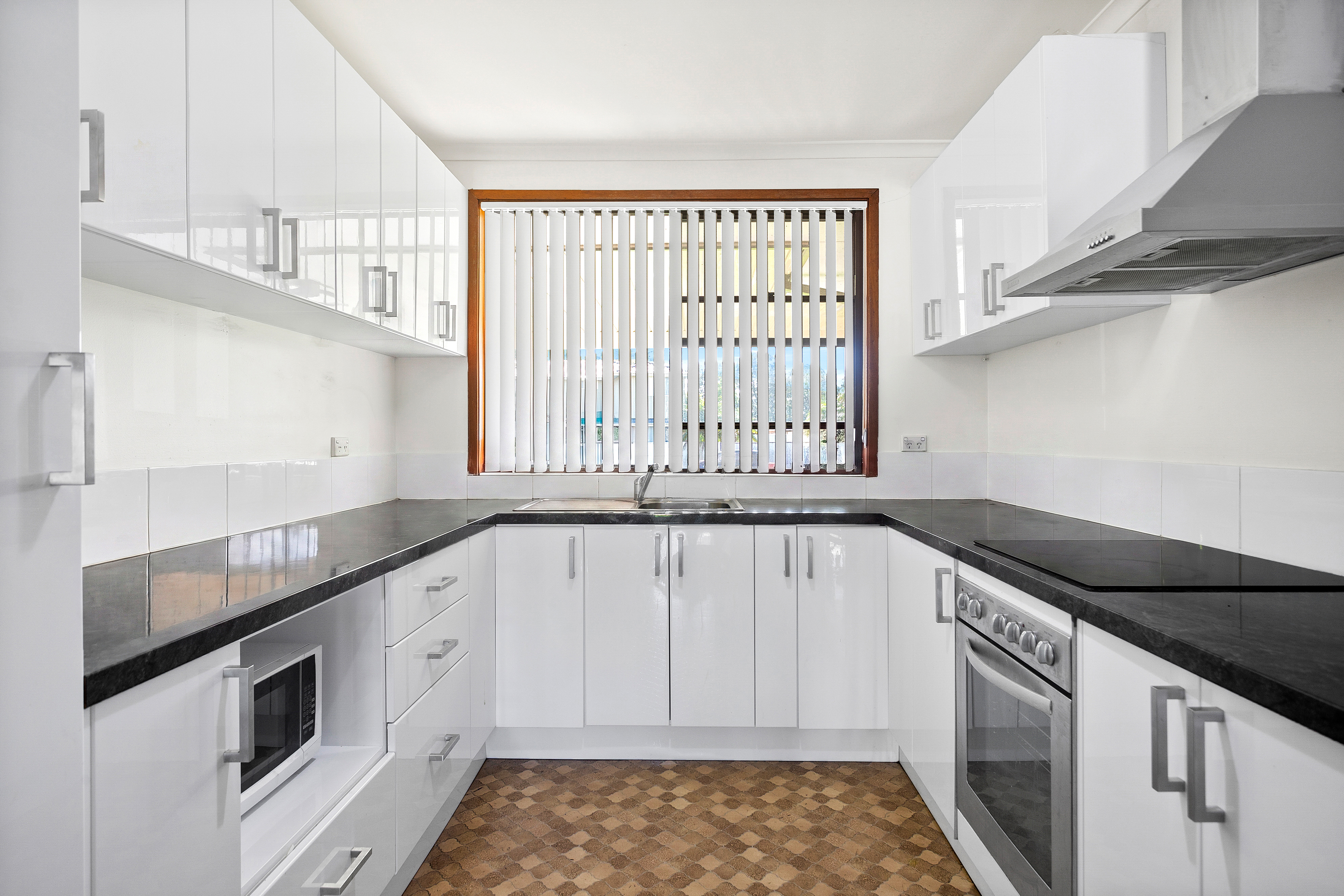 4 WHITE GUM AVENUE, Albion Park Rail NSW 2527 - Image 2