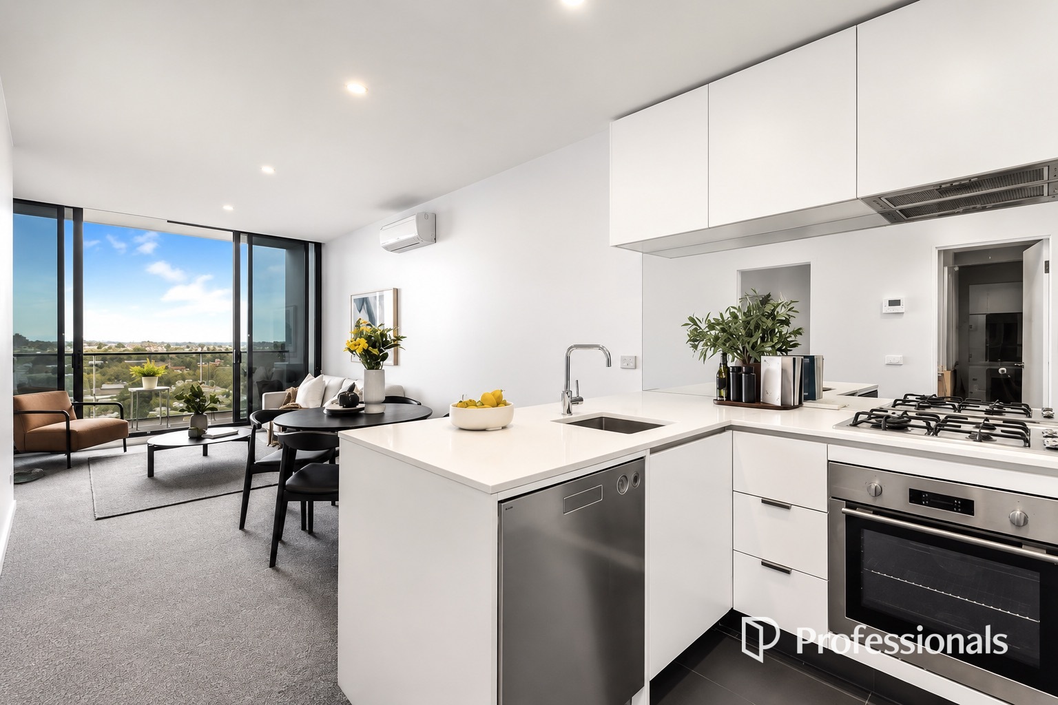 905/101 St Kilda Road, St Kilda, VIC 3182 - Image 2