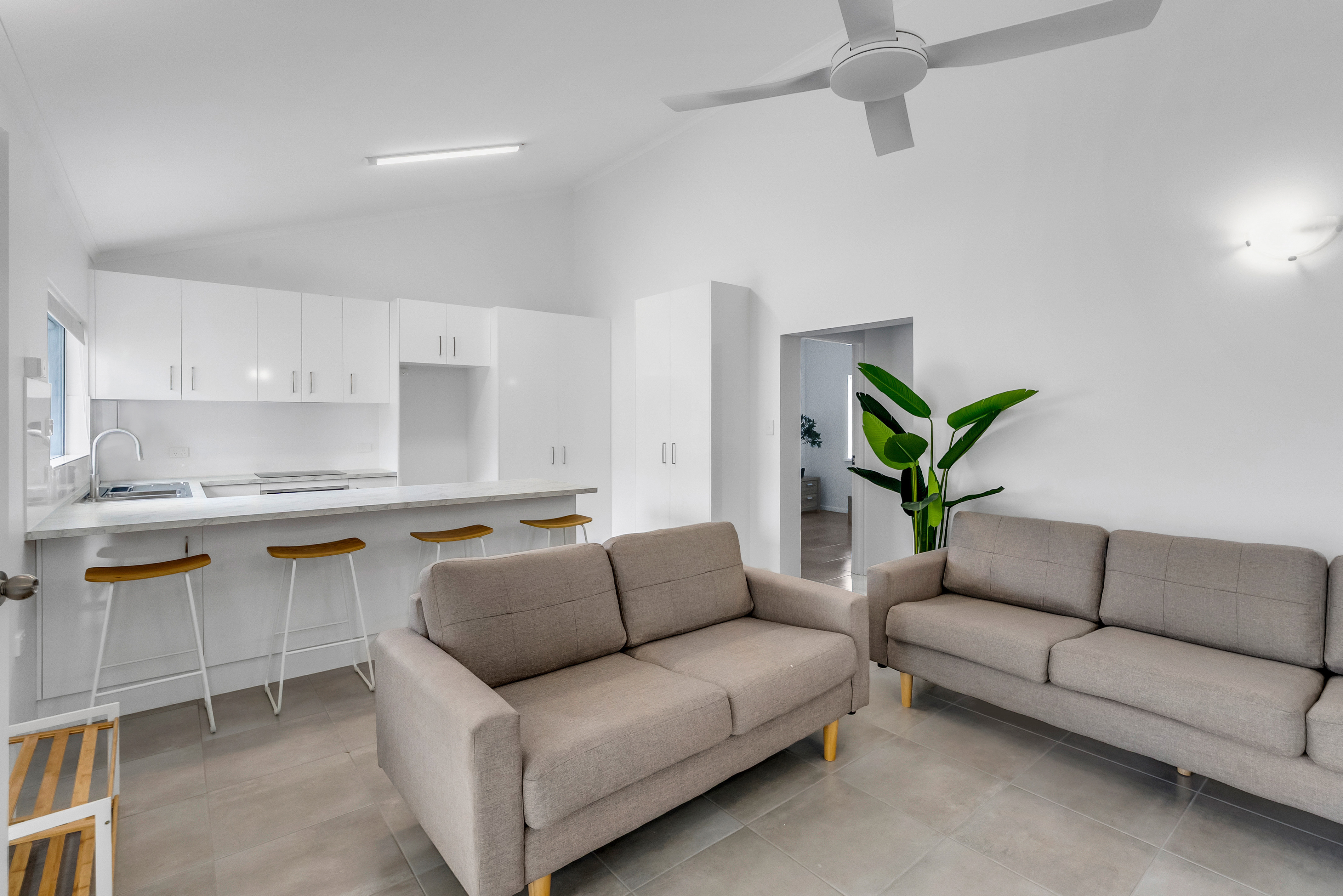 4/18-20 Rose Street, Westcourt, QLD 4870 - Image 1