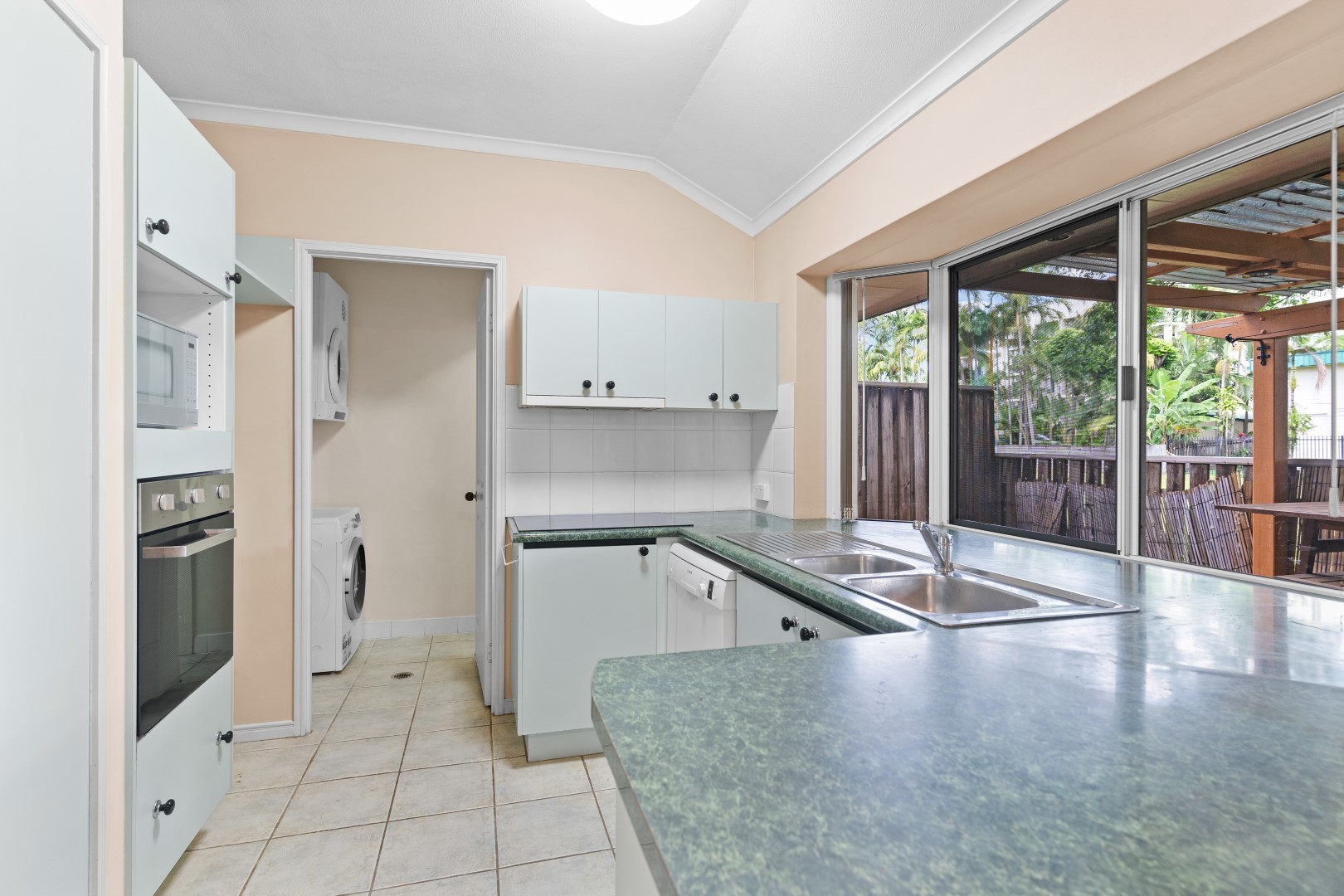 8/67-71 Digger Street, Cairns North, QLD 4870 - Image 4