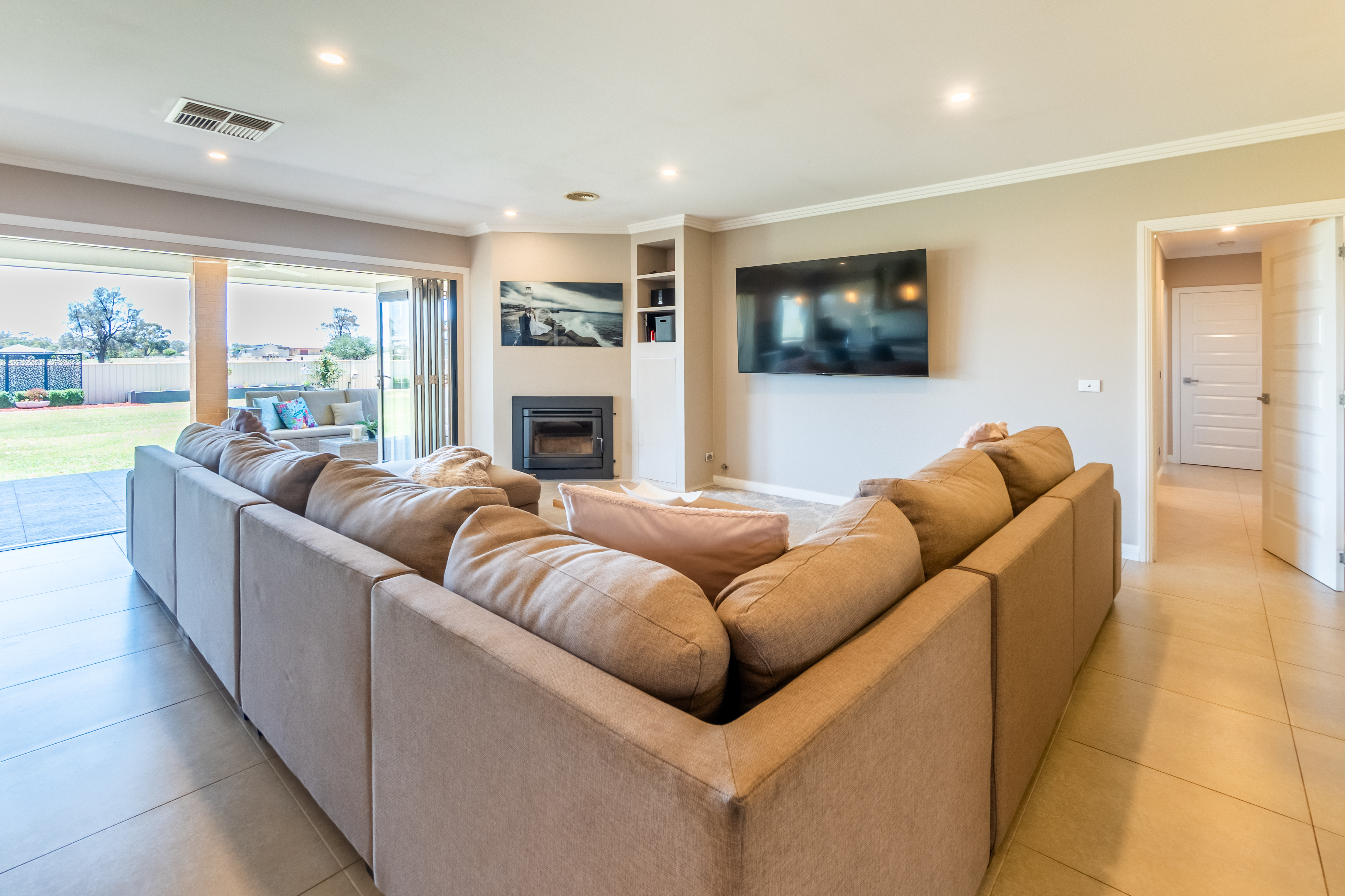 5-bedroom house at 9 Evatt Street, Temora, NSW 2666, Temora, New South Wales