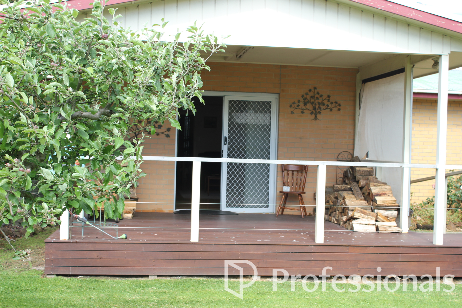 4 Grant Street, Yarram, VIC 3971 - Image 2
