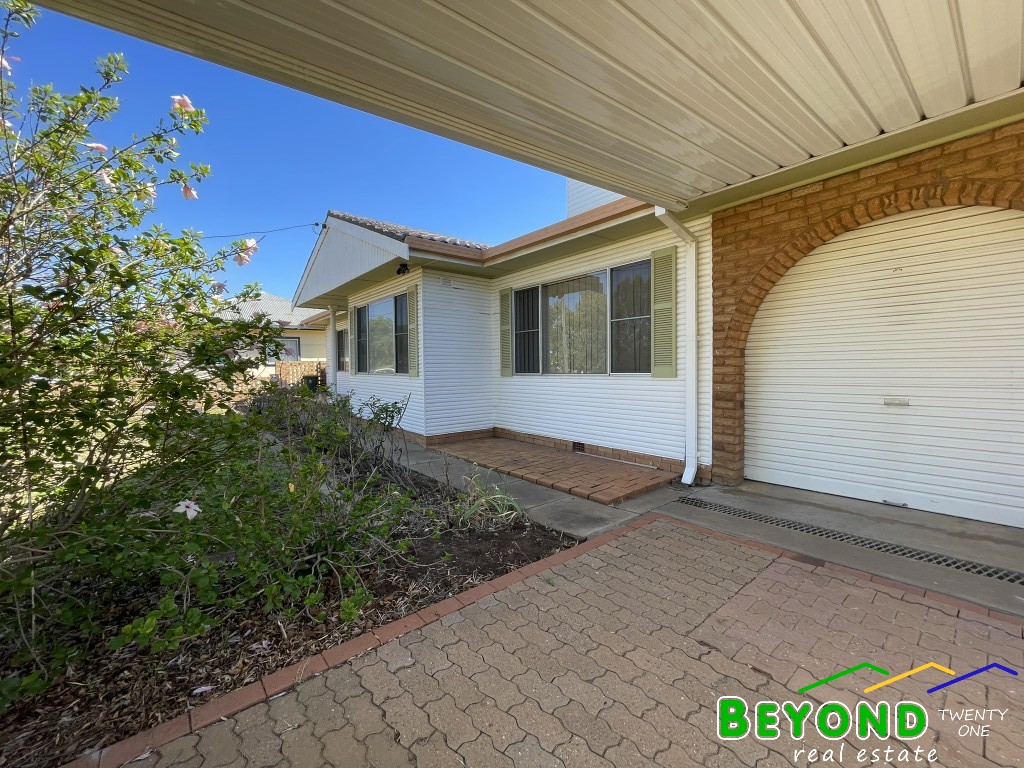 40 BOBS STREET, Gilgandra NSW 2827 - Image 2