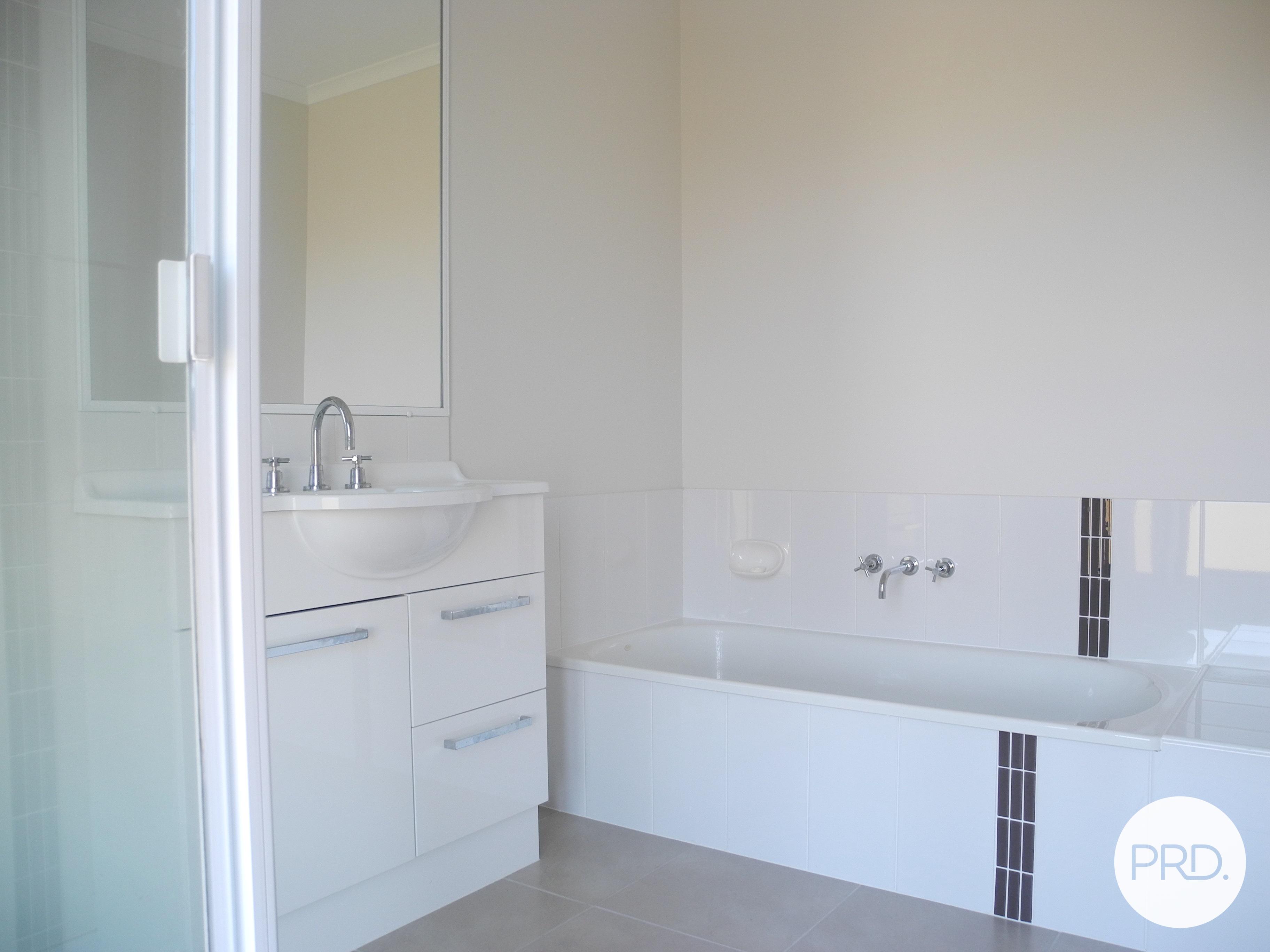 2 10 ARTHUR STREET, BOYNE ISLAND QLD 4680 - Image 8