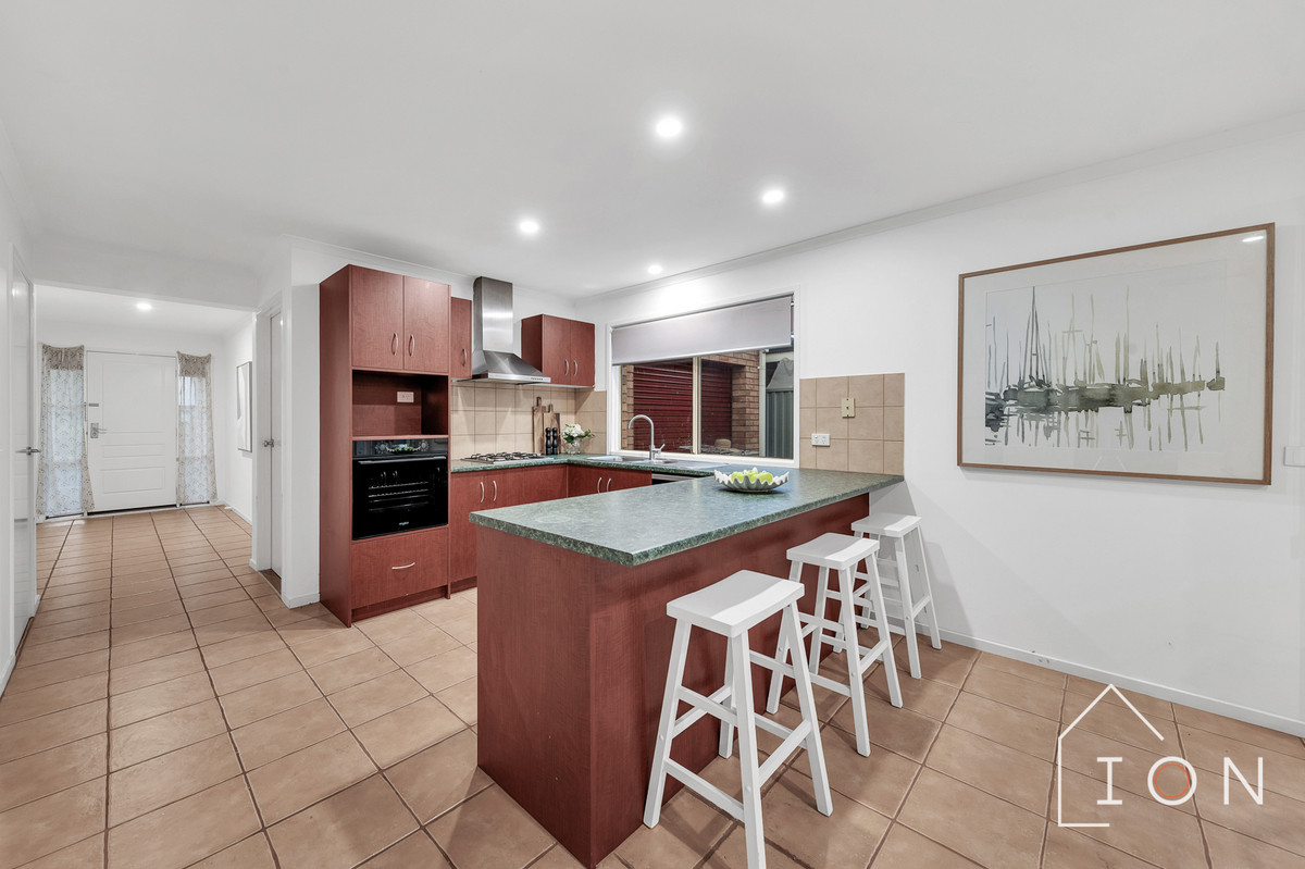17 BRADFORD DRIVE, Cranbourne East VIC 3977 - Image 7