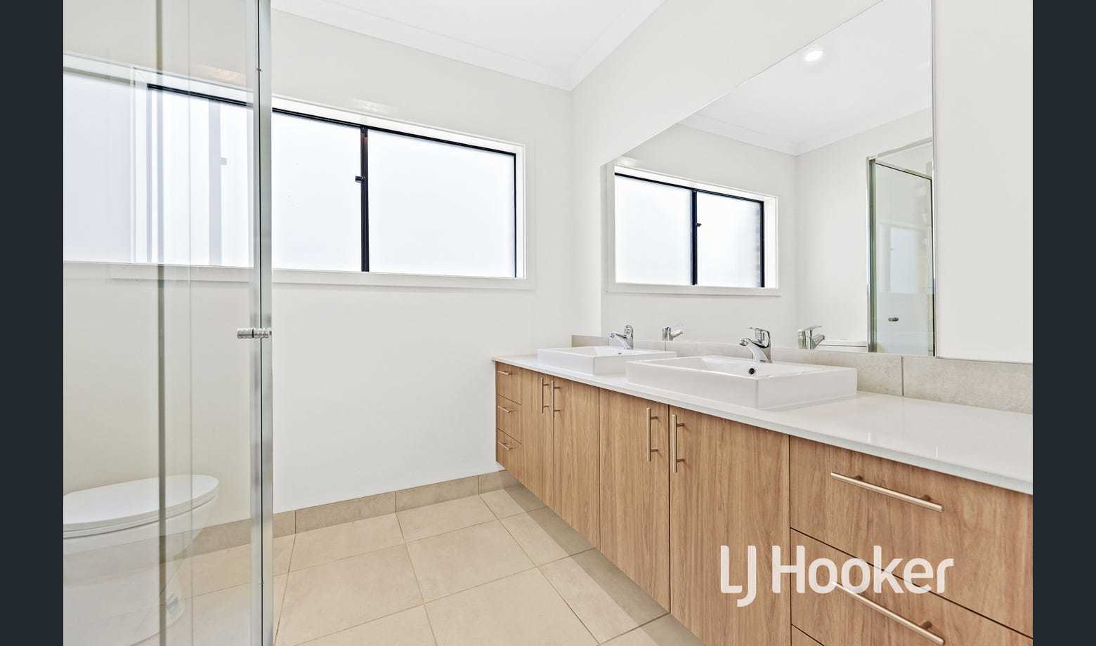 7 Maserati Way, Cranbourne East, VIC 3977 - Image 4
