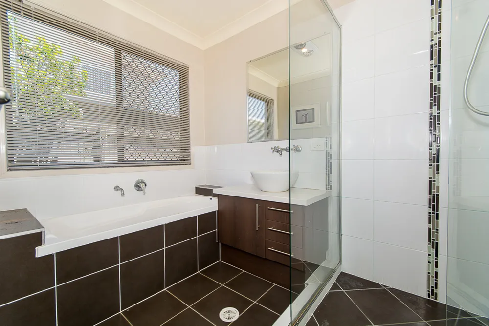 52 CARIBOU CRESCENT, Fitzgibbon QLD 4018 - Image 3