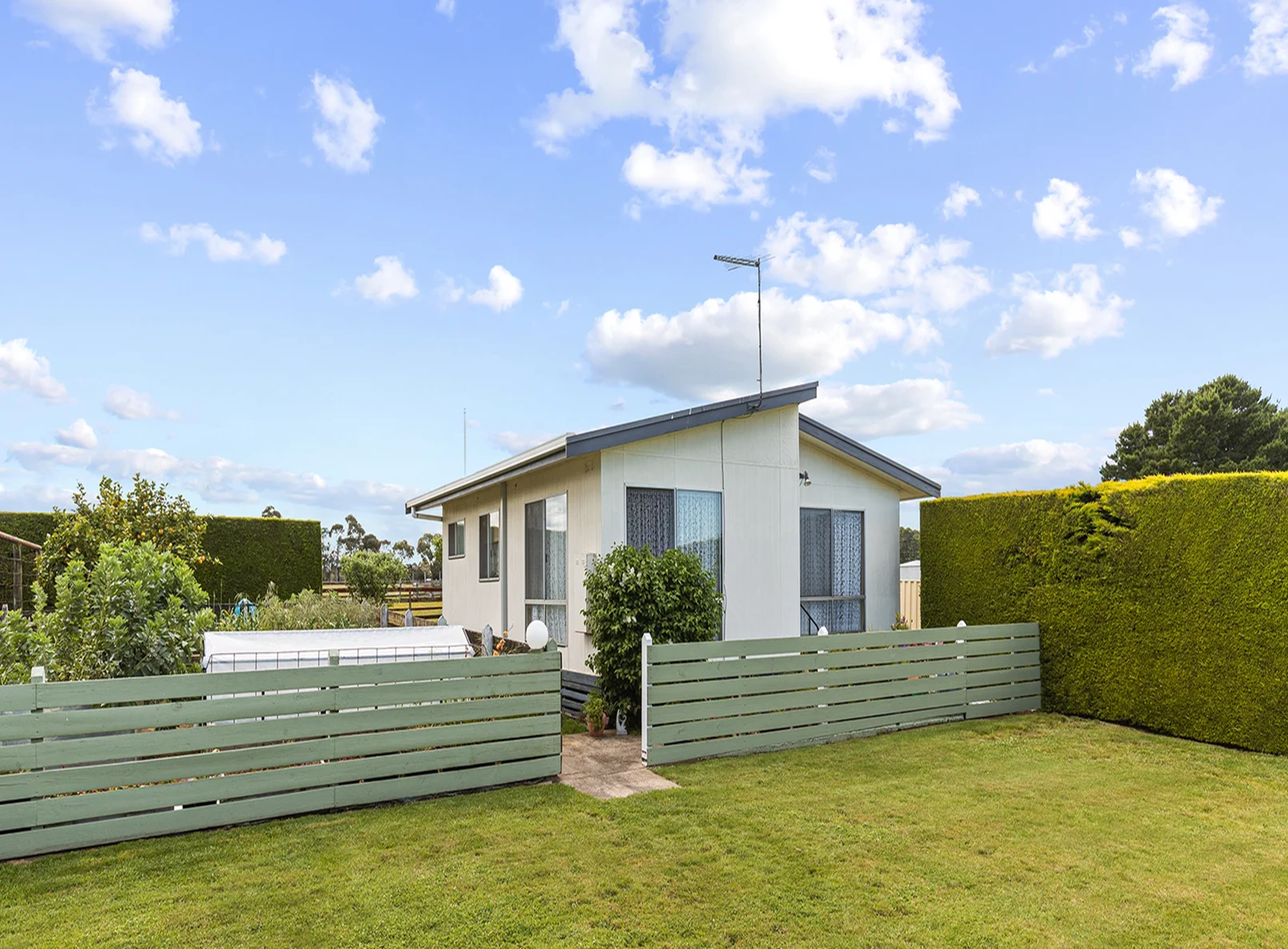 1-bedroom unit at 296 Remembrance Drive, Cardigan, VIC 3352, Ballarat, Victoria