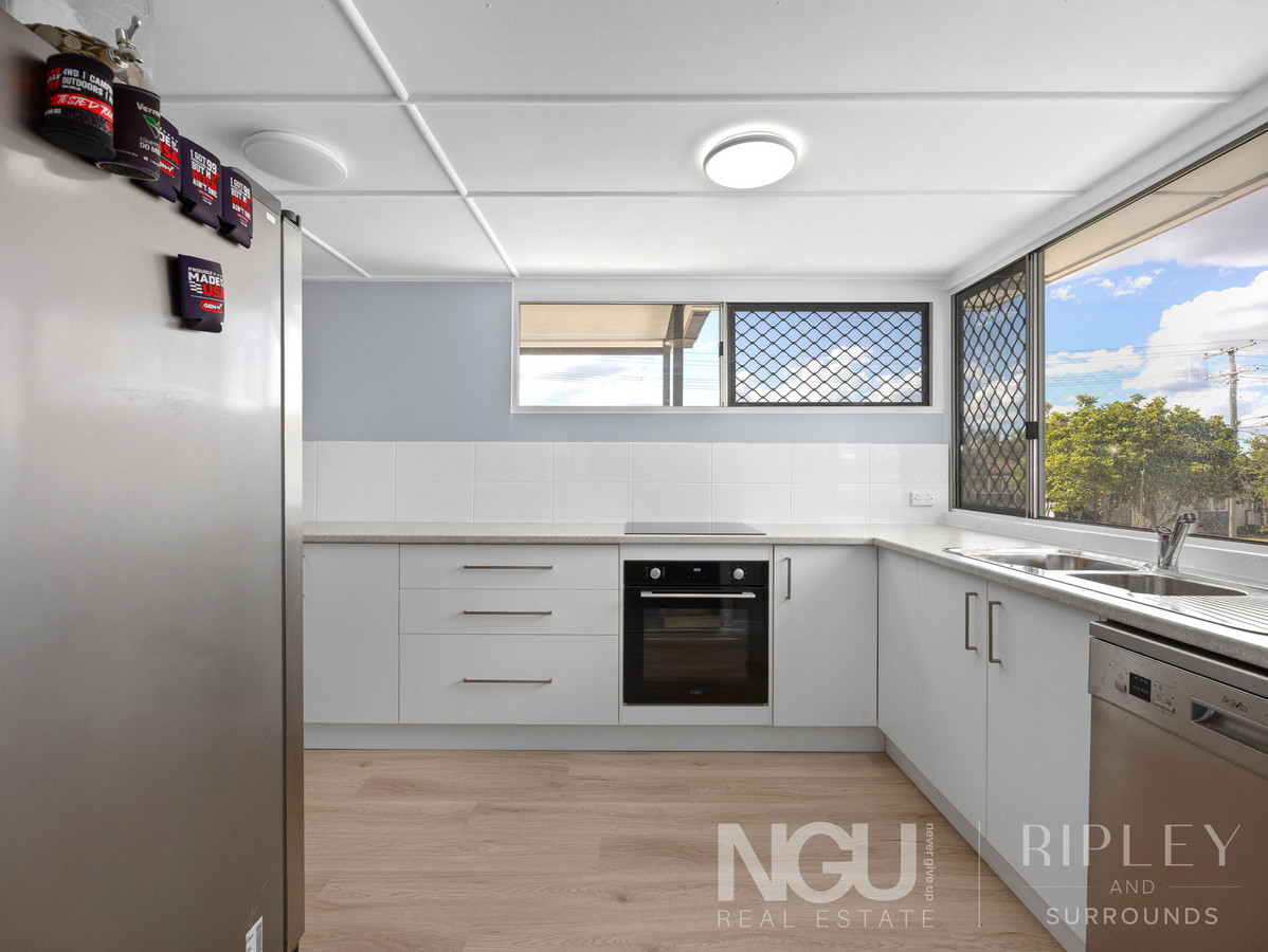 151 CASCADE STREET, Raceview QLD 4305 - Image 4