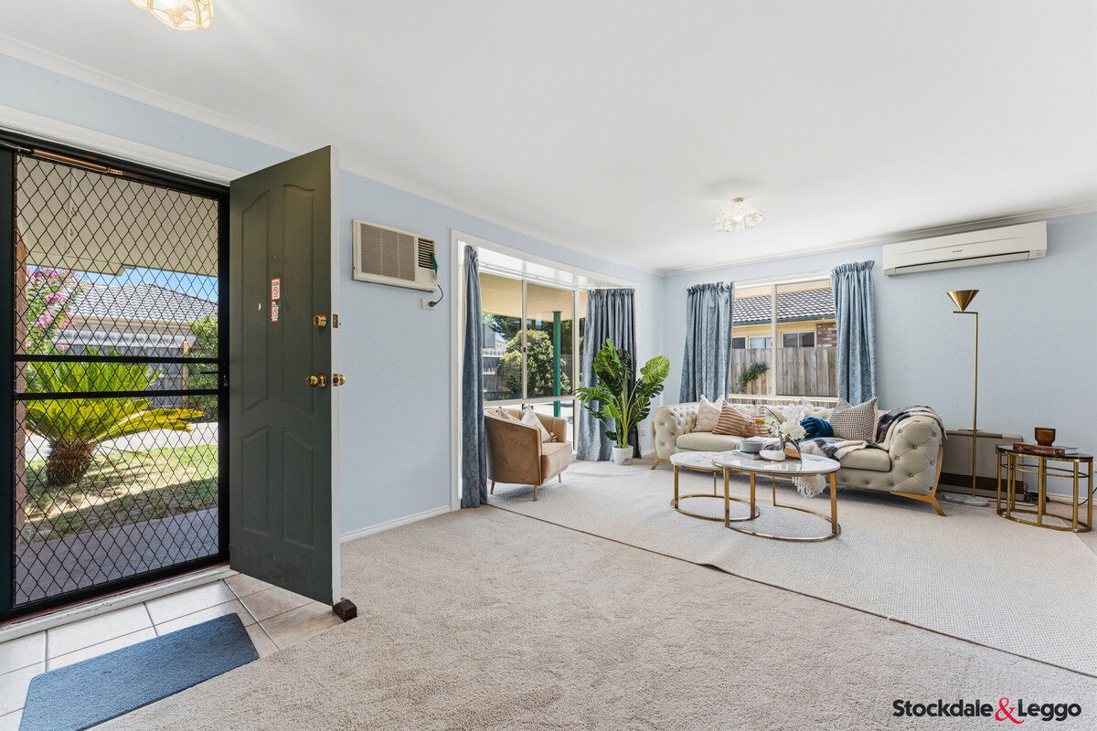 2 10 JAMIESON COURT, PAKENHAM VIC 3810 - Image 2