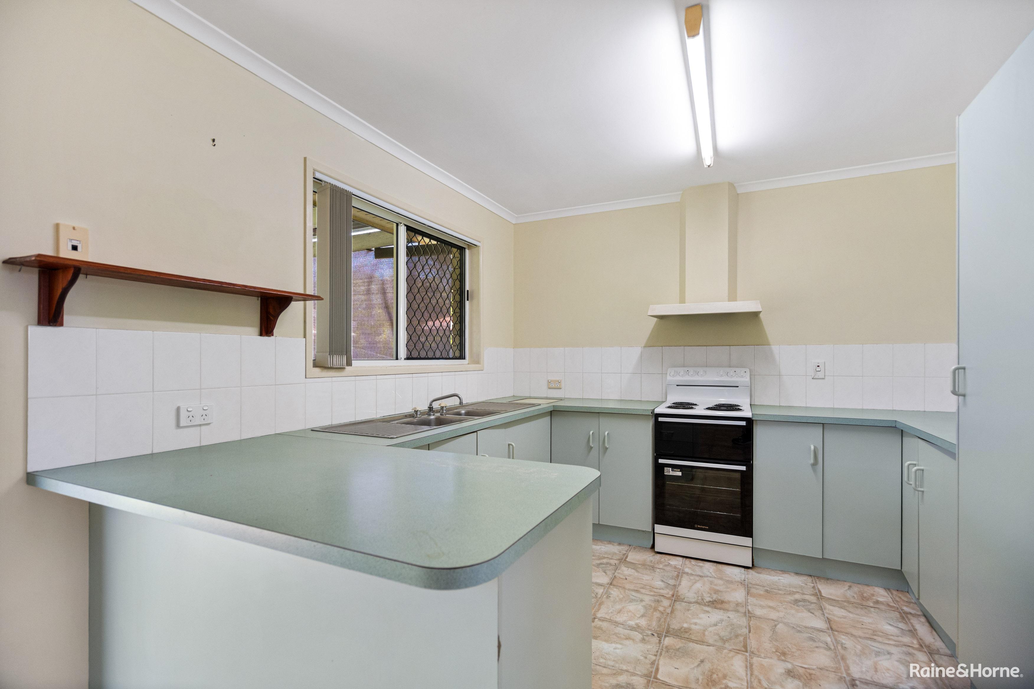 152 HAMMOND STREET, Urangan QLD 4655 - Image 4
