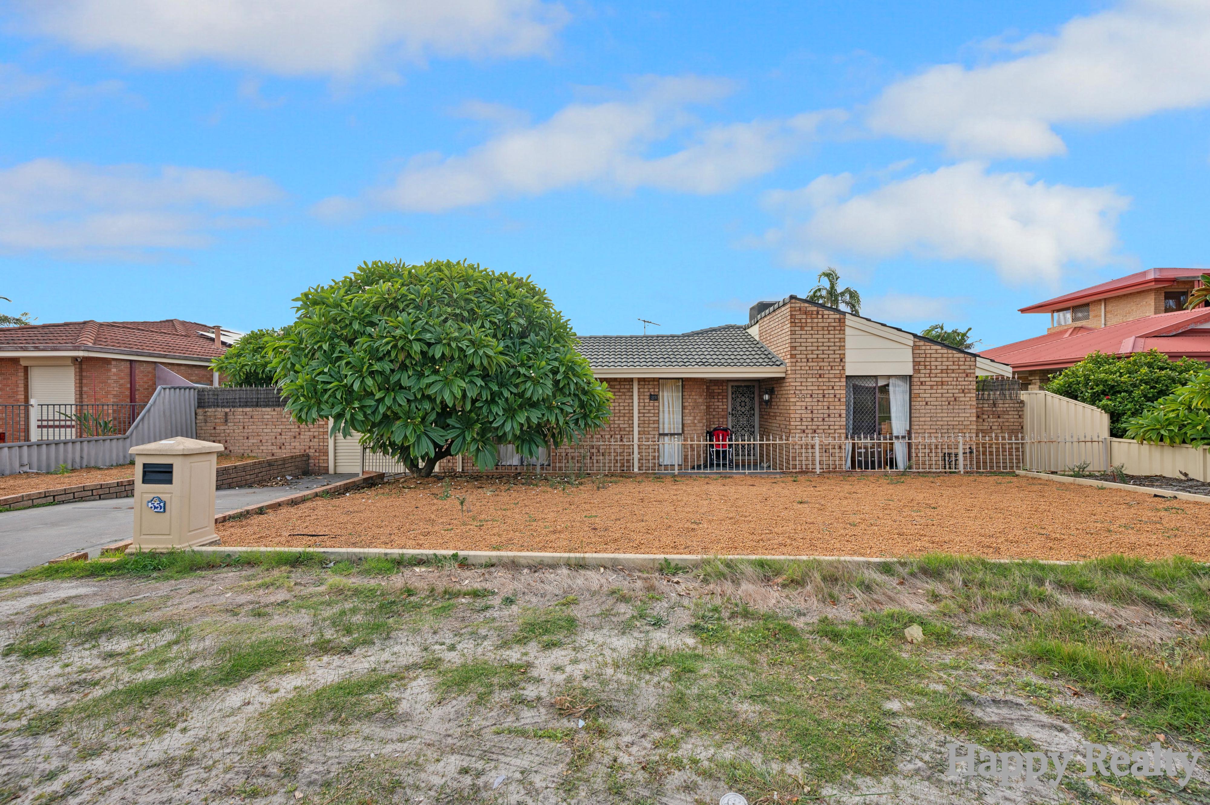 33 Forest Lakes Drive, Thornlie, WA 6108 - Image 2