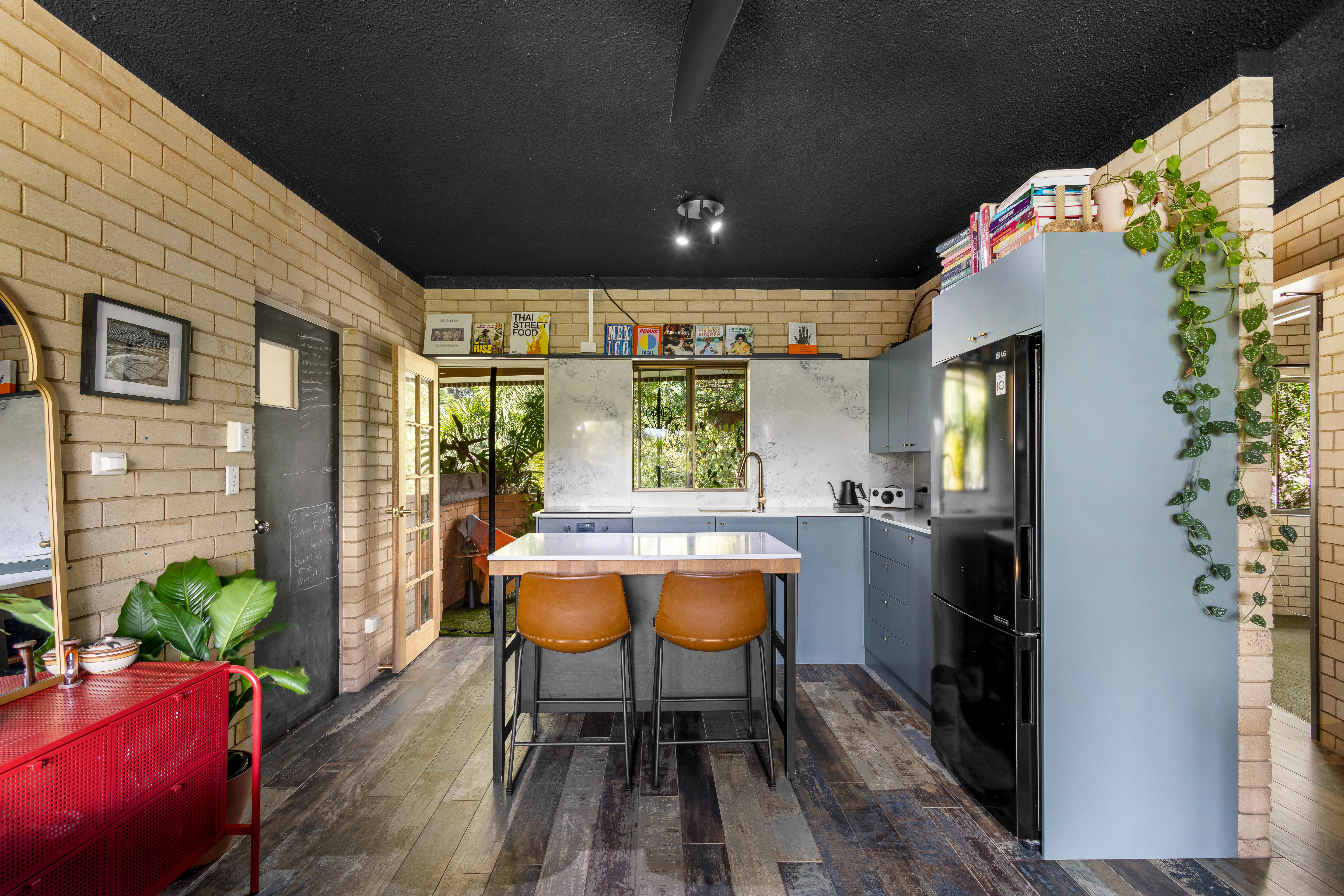 YALLAMBEE HOLIDAY APARTMENTS 13 219 WEYBA ROAD, NOOSAVILLE QLD 4566 - Image 3