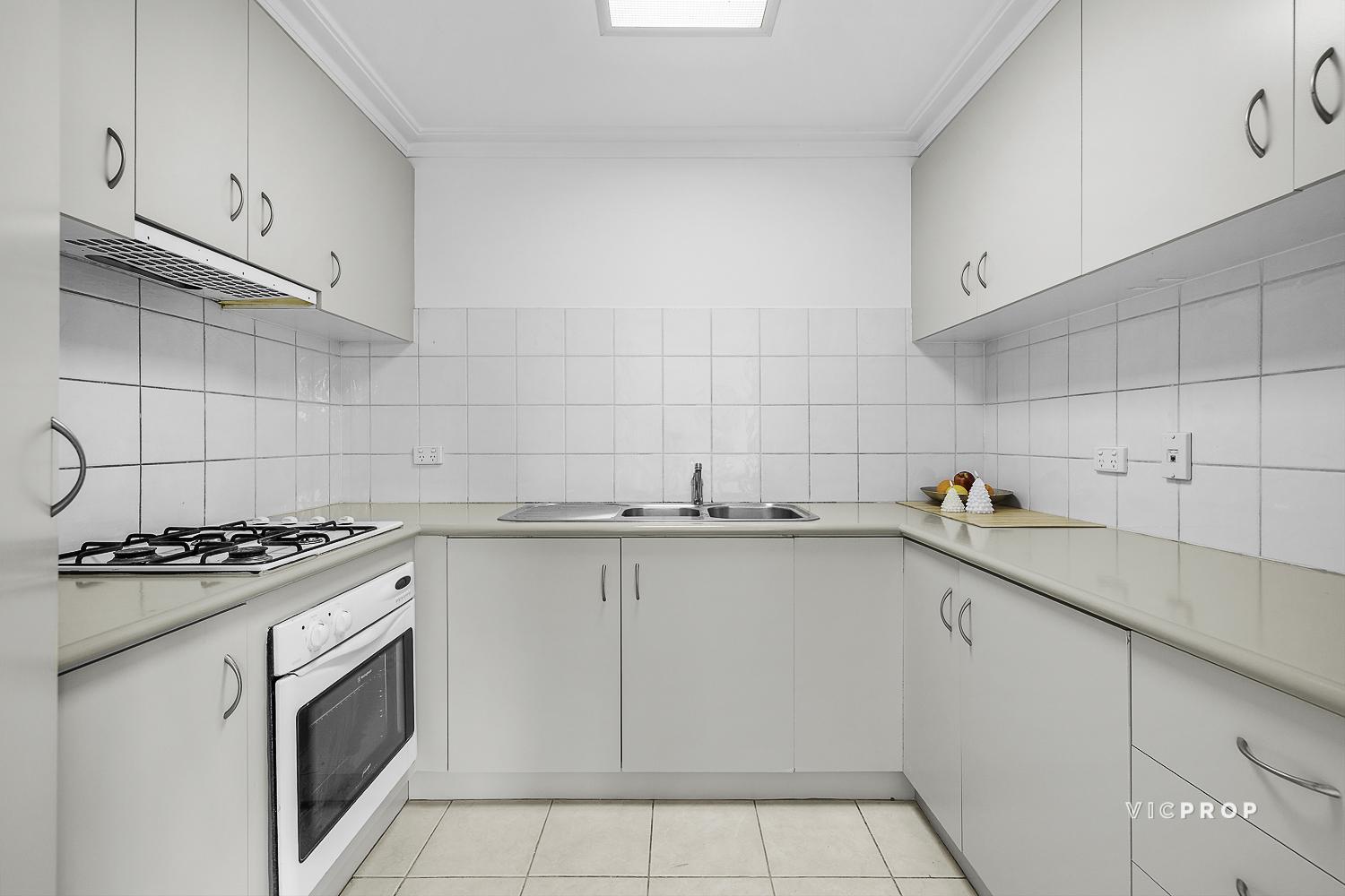 2-bedroom unit at UNIT 2 17 LAKEVIEW AVENUE, Rowville VIC 3178, Knox, Victoria