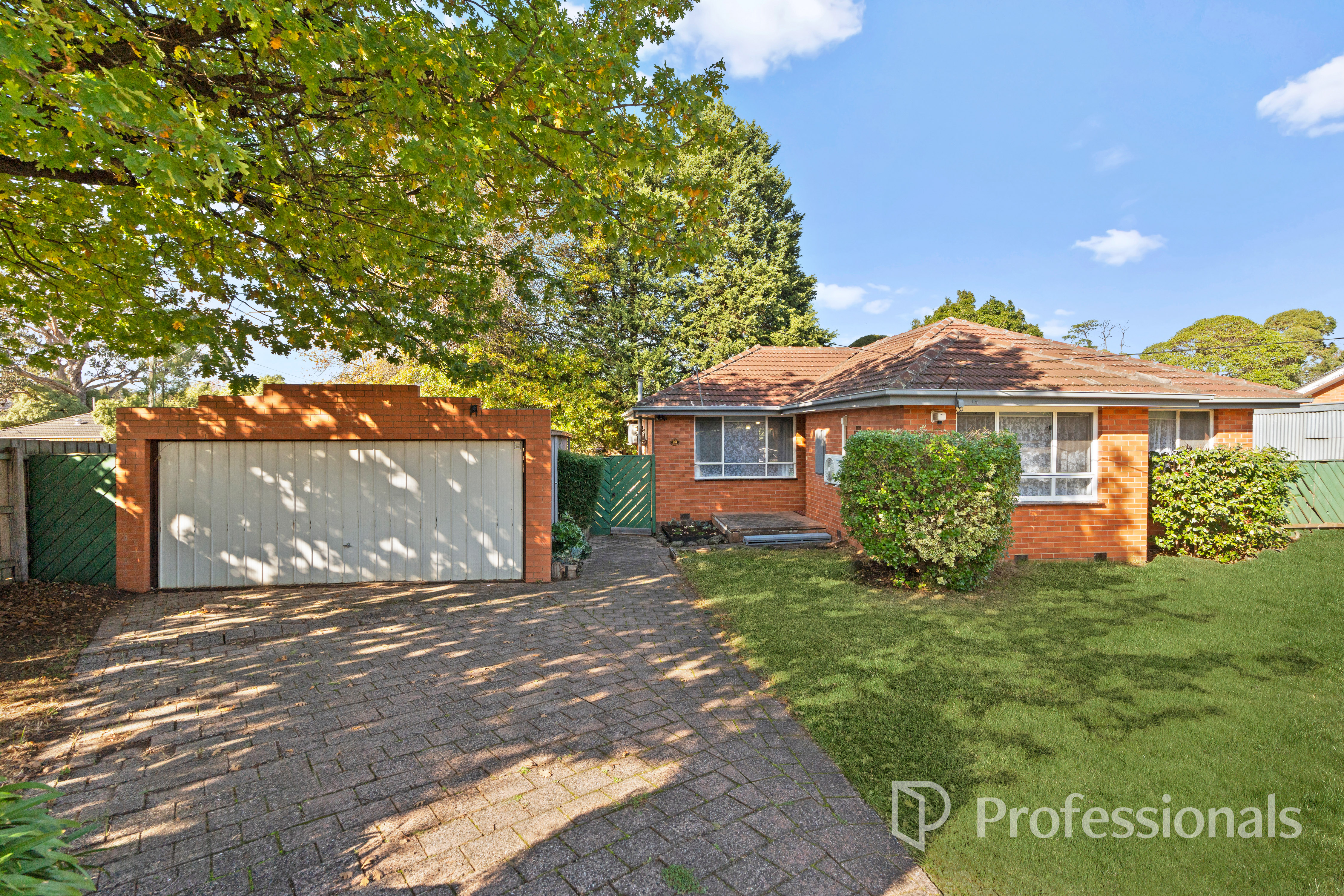 33 PENTLOWE ROAD, Wantirna South VIC 3152 - Image 1