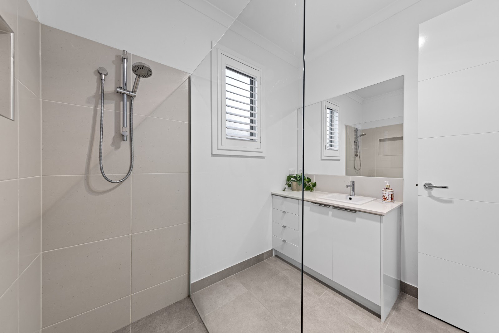 6-bedroom house at 8 Sugarloaf Grove, Werribee, VIC 3030, Wyndham, Victoria