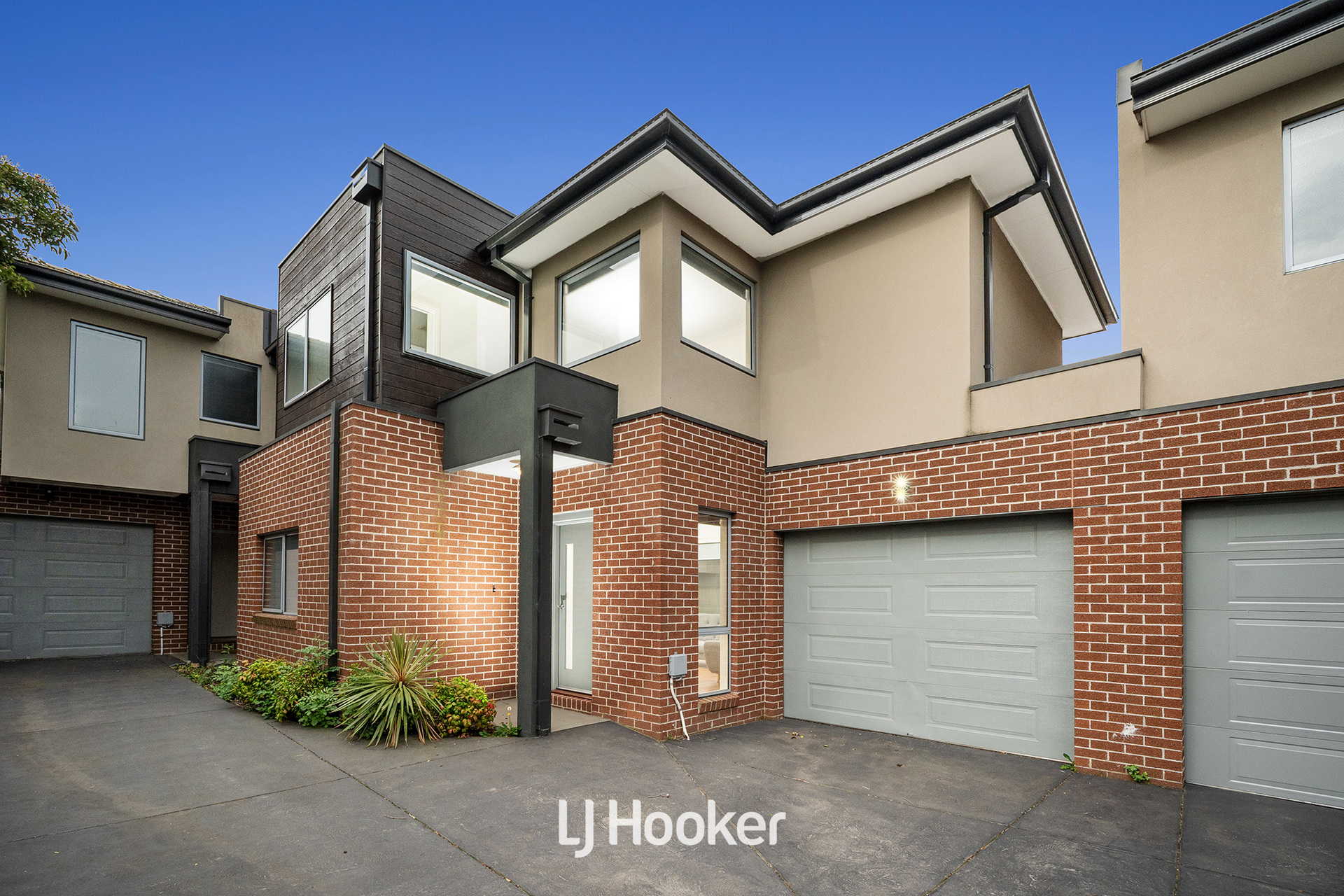 UNIT 3 29 BURROWS AVENUE, Dandenong VIC 3175 - Image 1