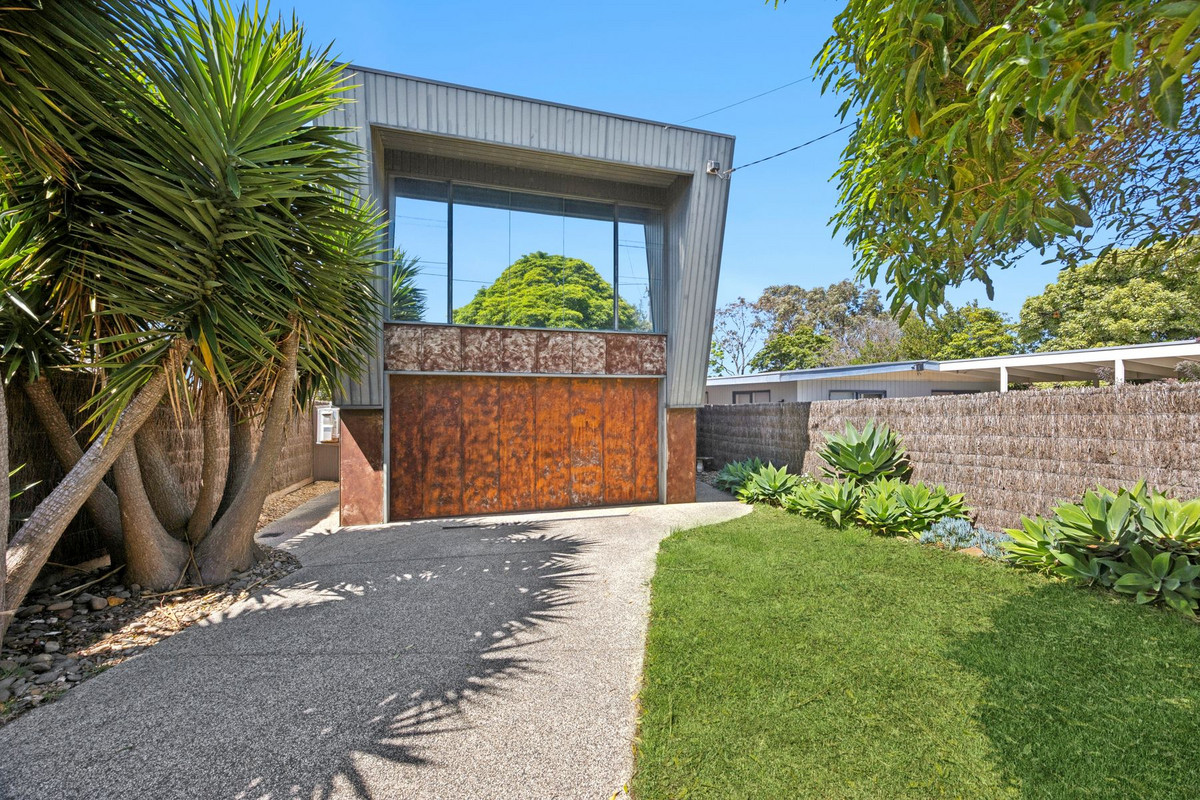 4 Gogoll Crescent, Torquay, VIC 3228 - Image 1