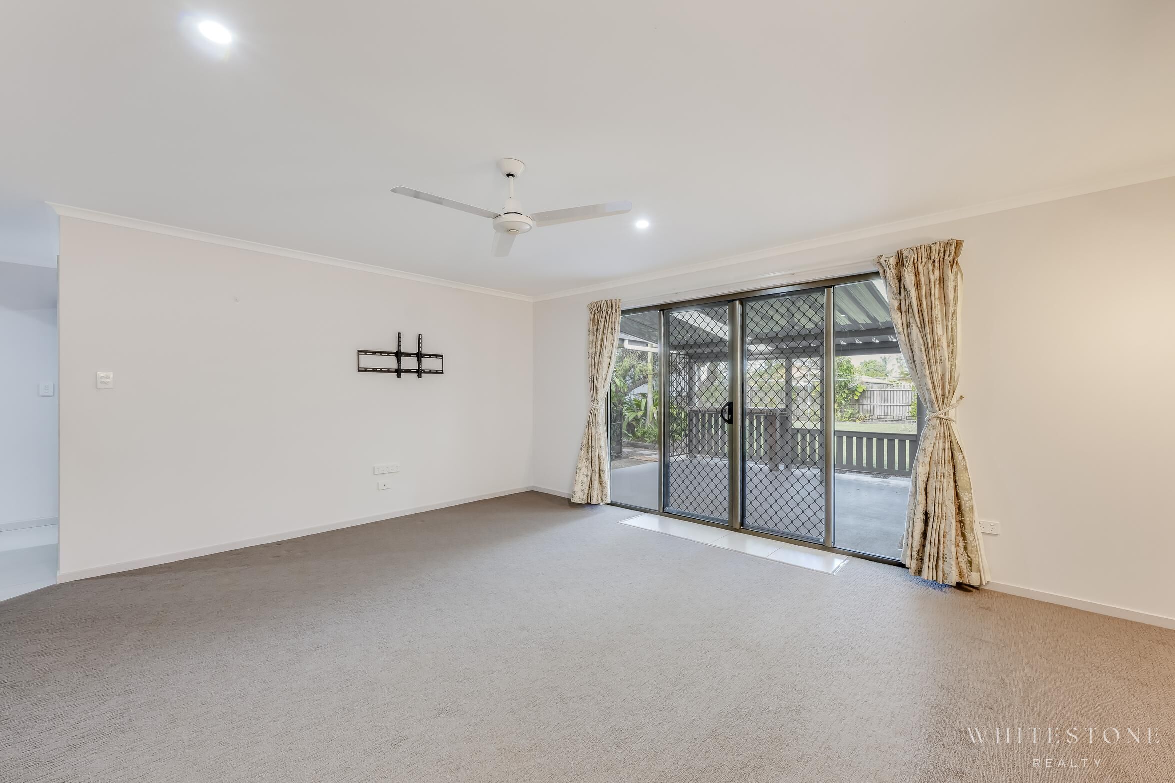 38 SINCLAIR STREET, Avenell Heights QLD 4670 - Image 8