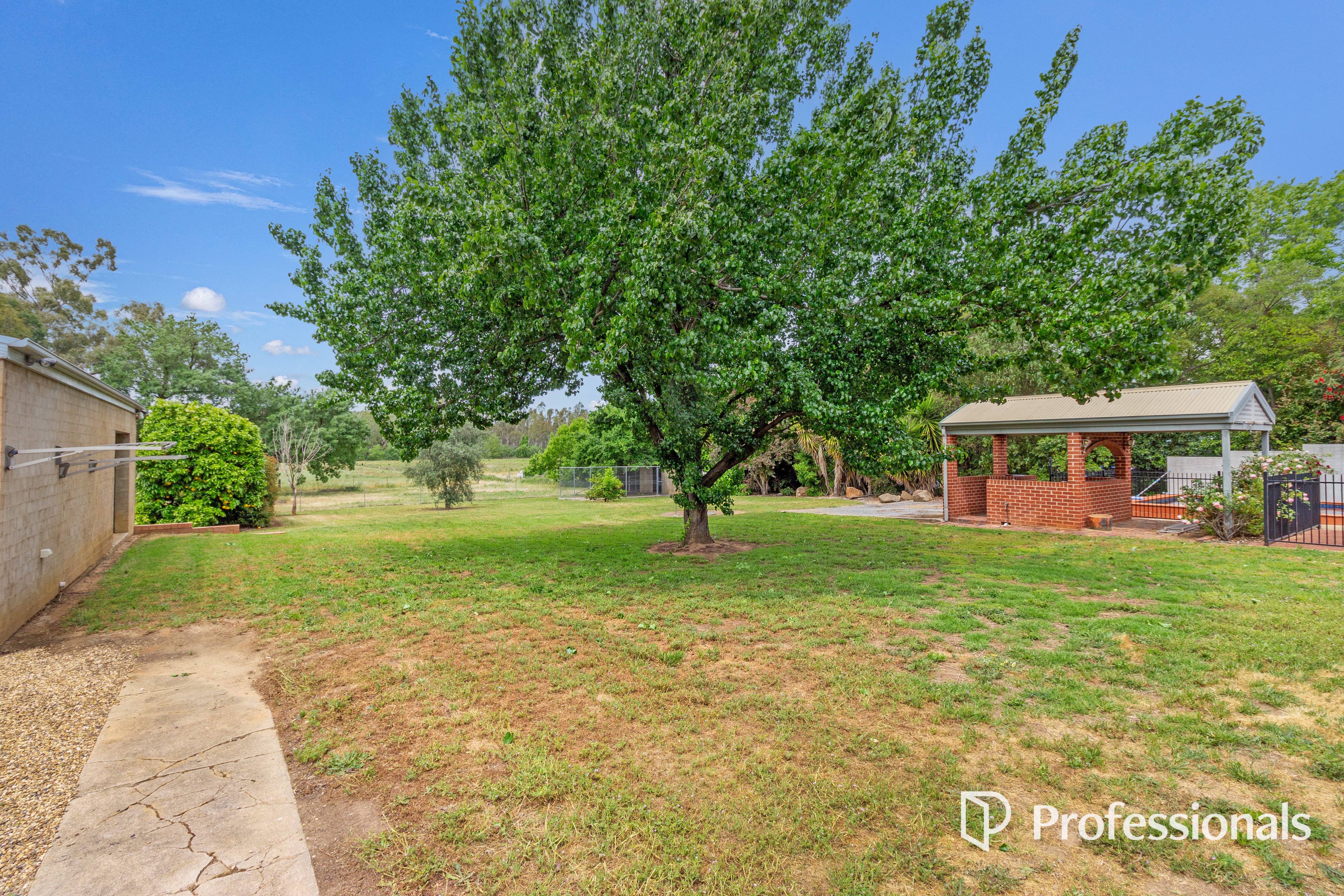 6-bedroom house at 543 Kooringal Road, Lake Albert, NSW 2650, Wagga Wagga, New South Wales