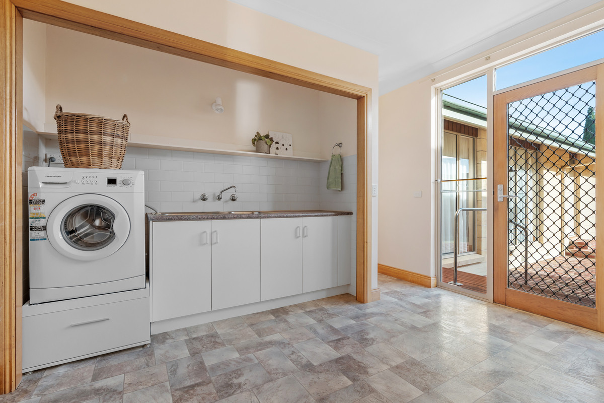 3-bedroom house at 1/7 Regent, Port Fairy, Vic, 3284, Moyne, Victoria