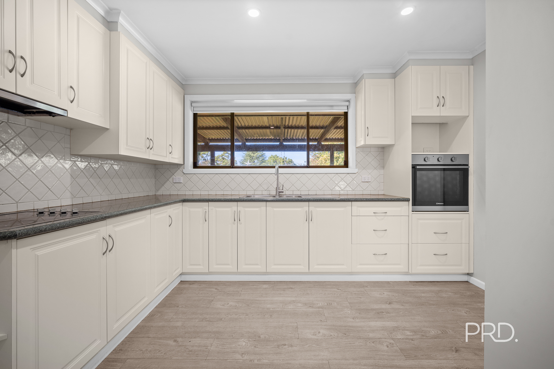 21 Pinaroo Drive, Glenfield Park, NSW 2650 - Image 4