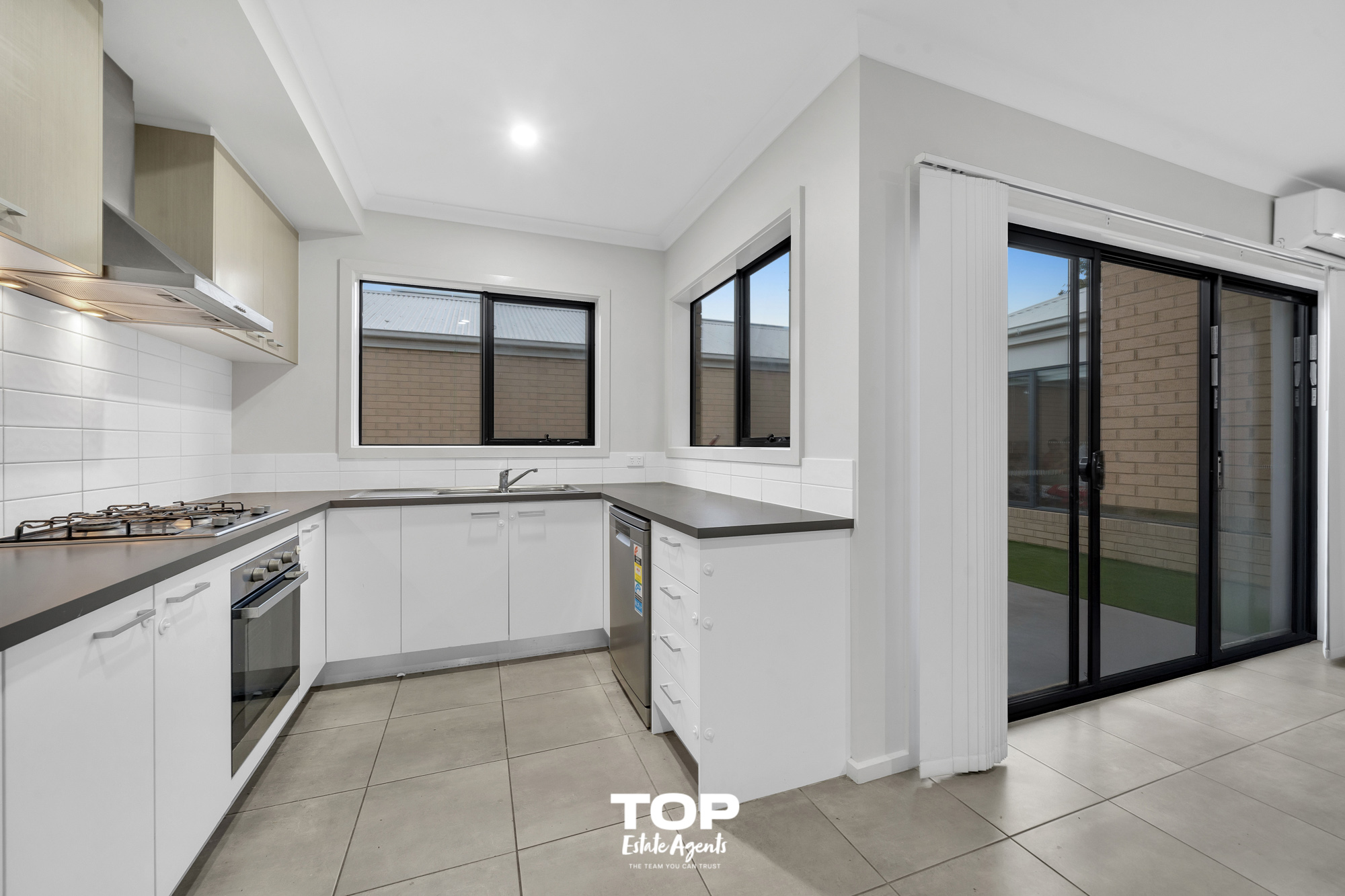 181 Wheelers Park Drive, Cranbourne North, Vic, 3977 - Image 6