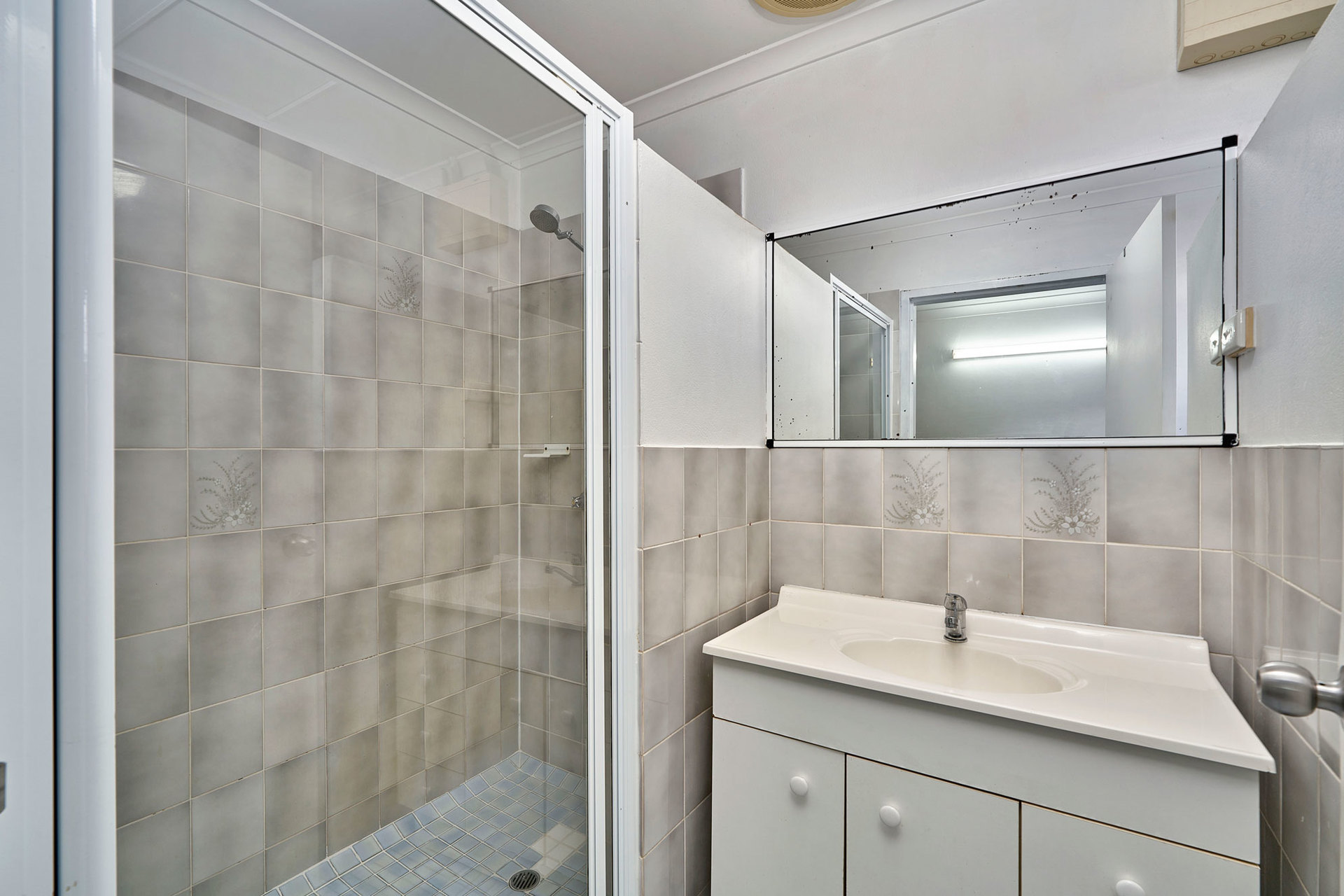 27/87-91 Earl Street, Westcourt, QLD 4870 - Image 5