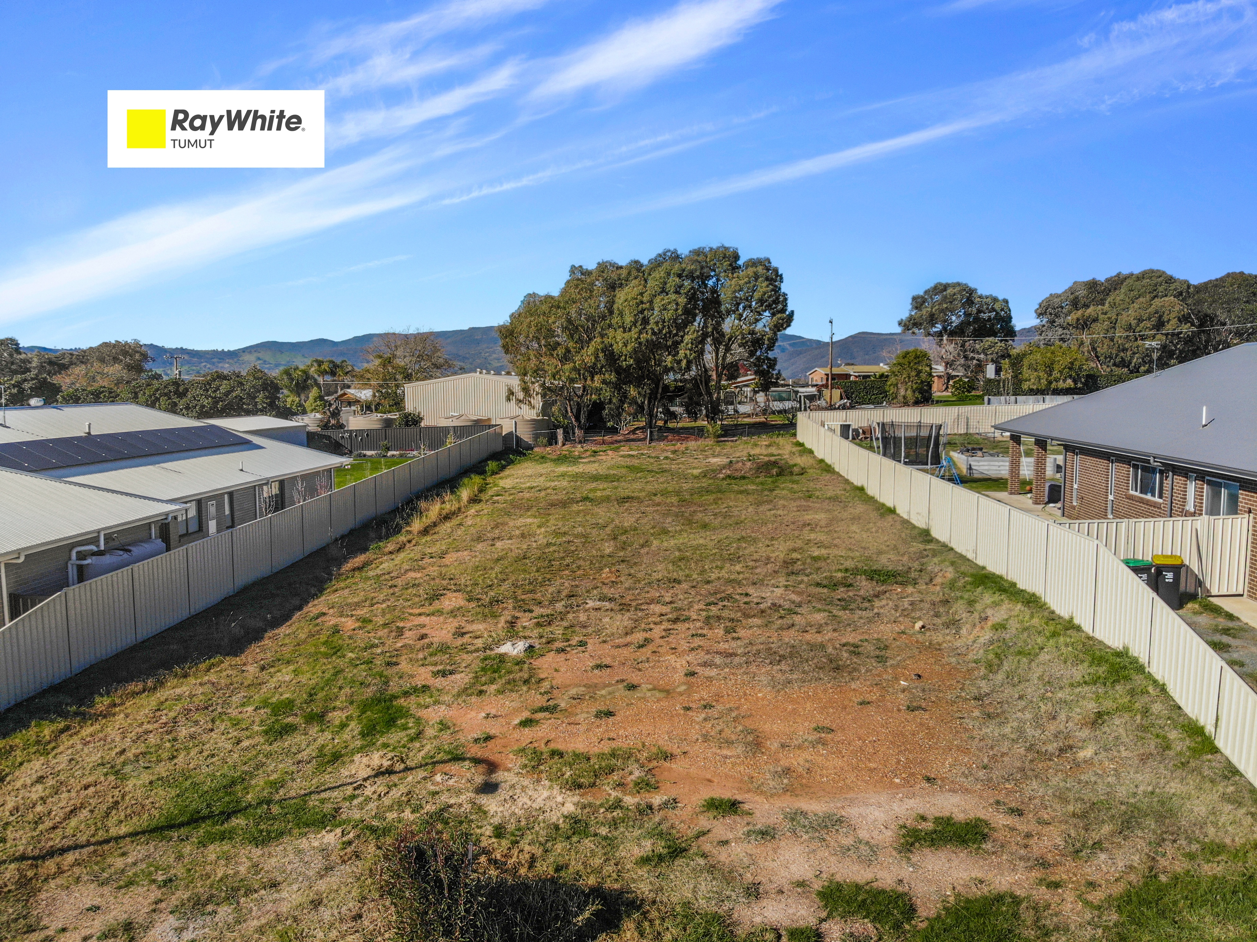 17 Weeden Place, Tumut, Nsw, 2720 - Image 1