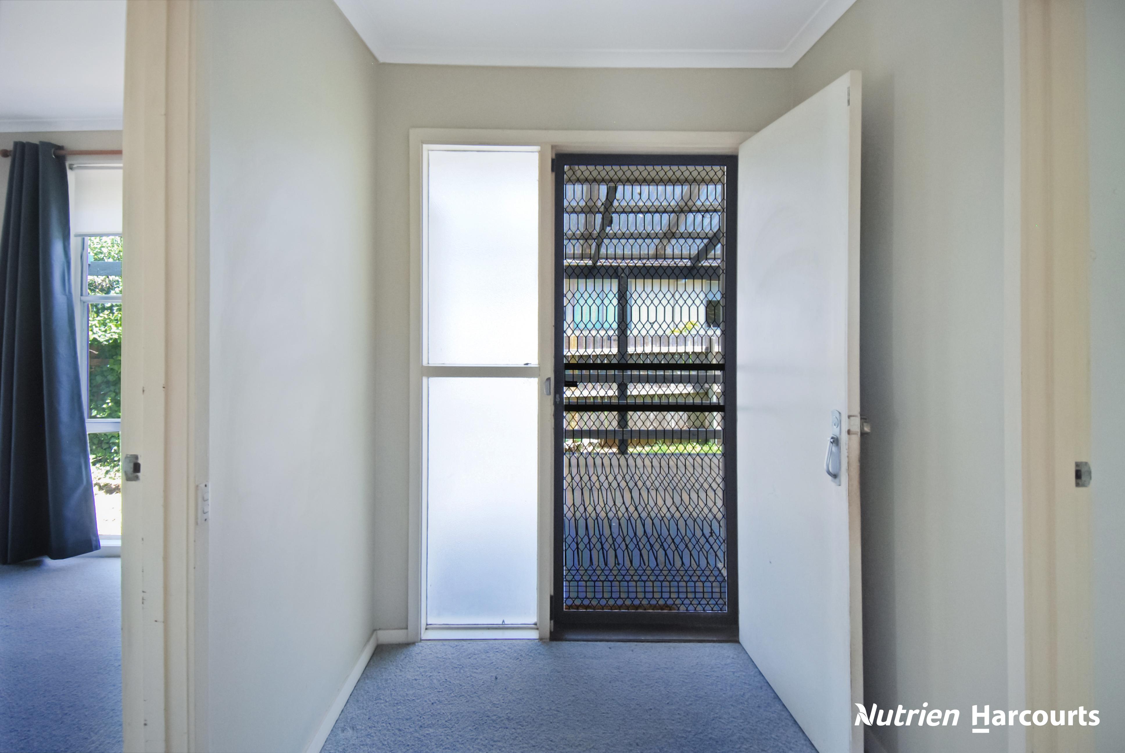 9 HYLAND CRESCENT, Yarram VIC 3971 - Image 4