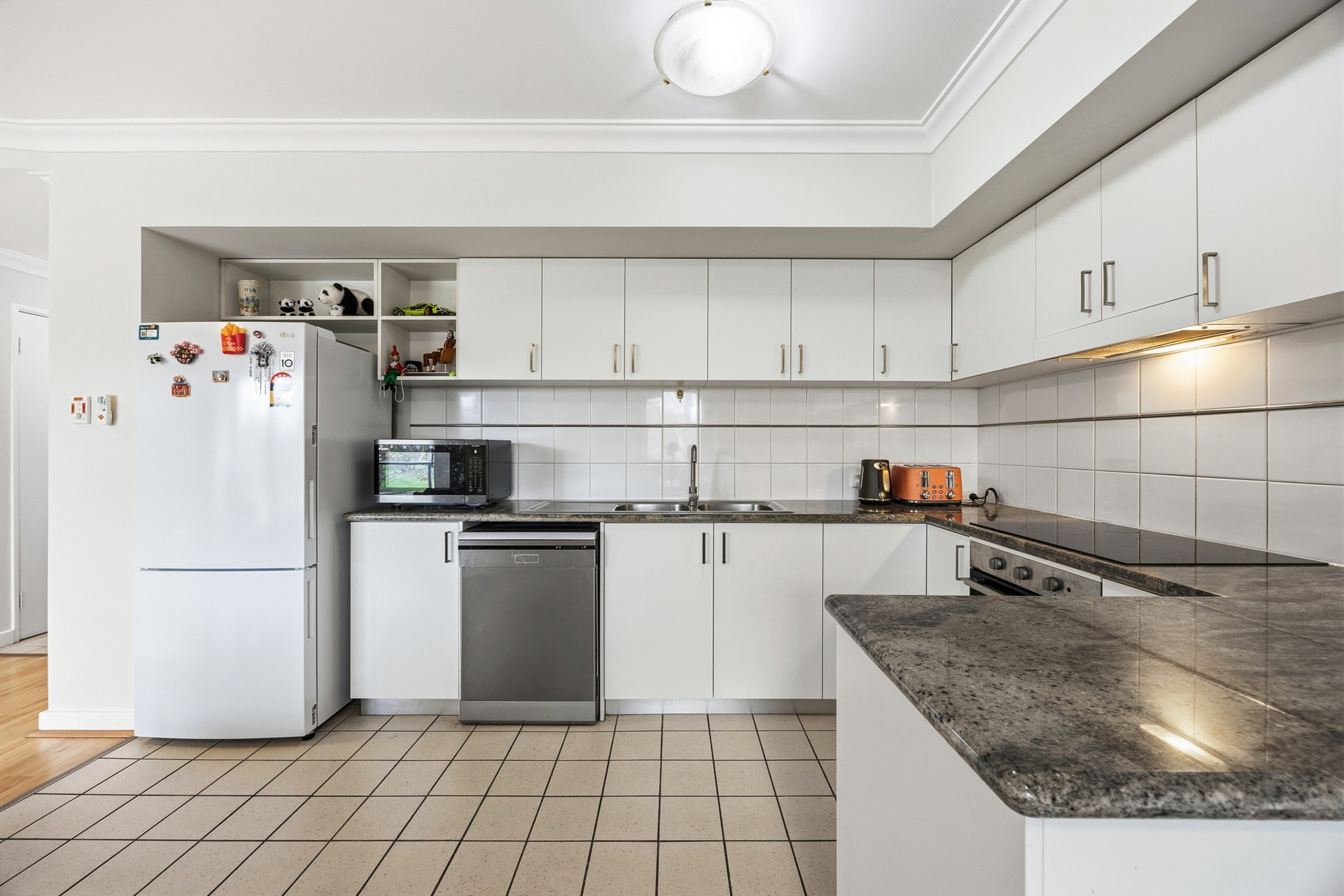 Hovea Apartments 16 110 Mounts Bay Road, Perth WA 6000 - Image 5