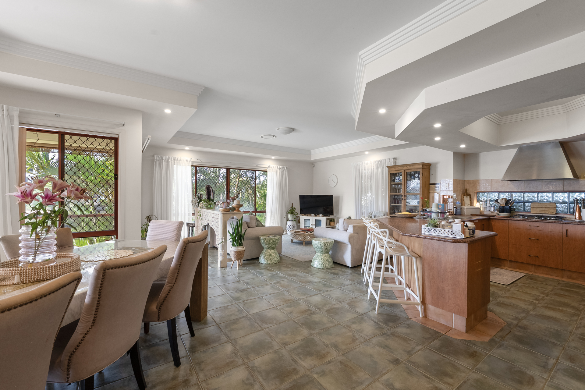 38 GRETEL DRIVE, Mermaid Waters QLD 4218 - Image 10