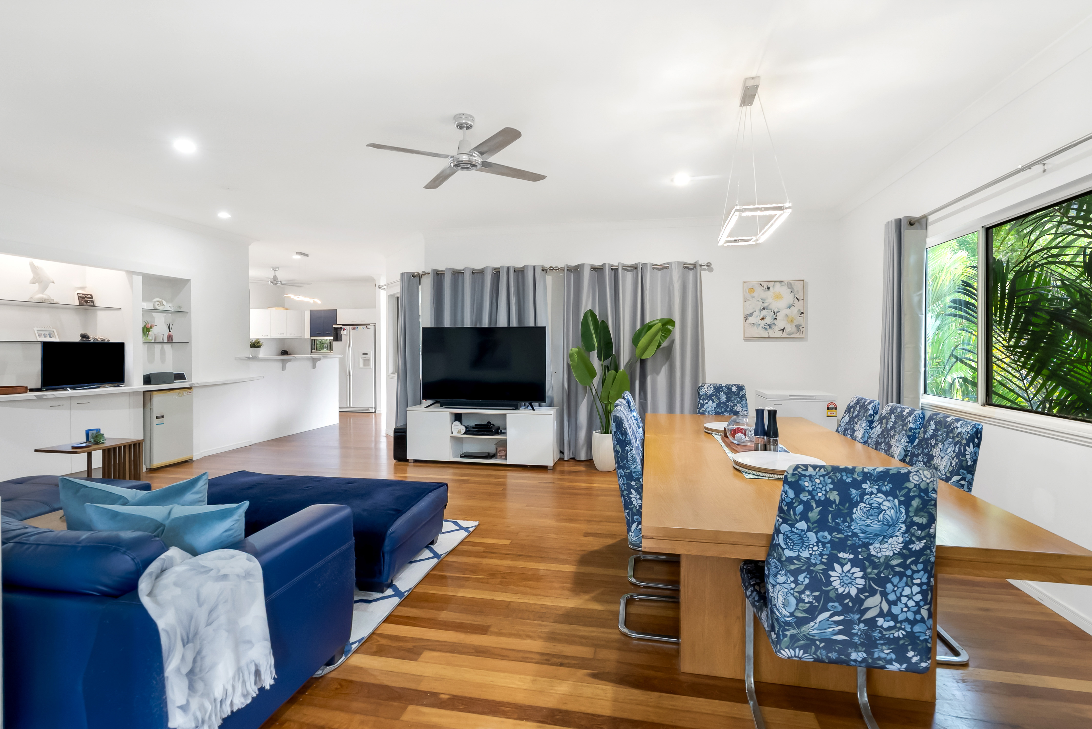 10 EAST PARKRIDGE DRIVE, Brinsmead QLD 4870 - Image 2