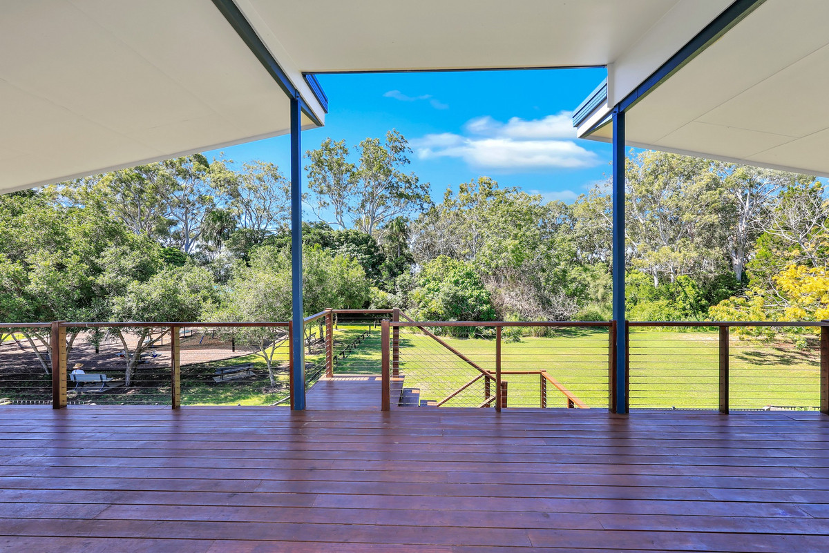 178 KINGFISHER PARADE, Toogoom QLD 4655 - Image 2