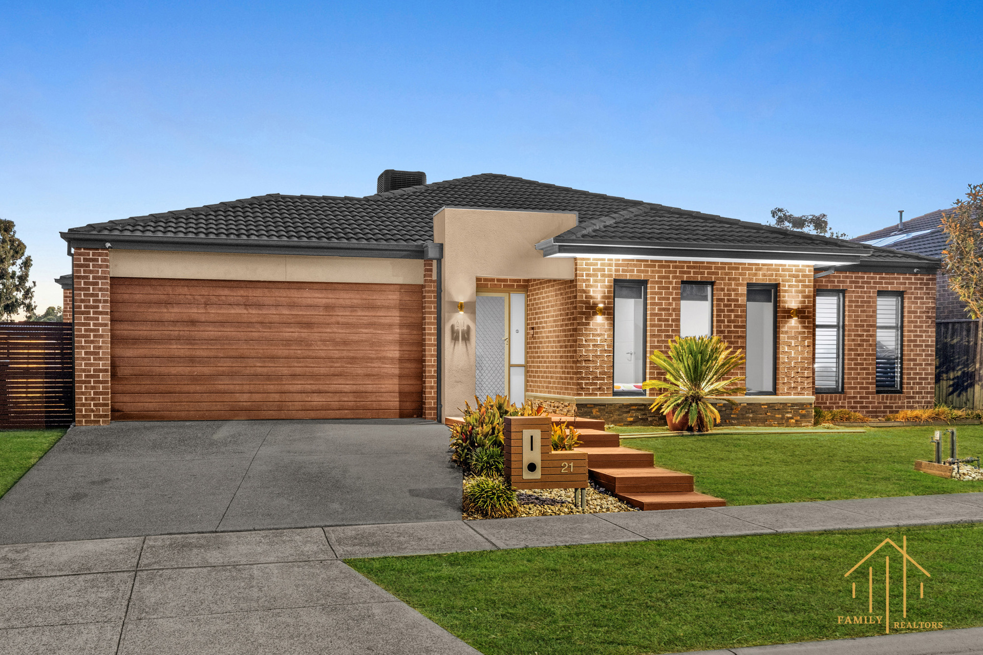 21 Flash Dan Drive, Cranbourne East, VIC 3977 - Image 2