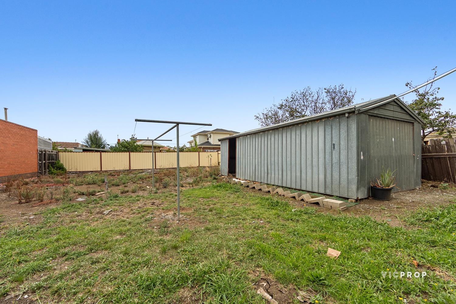 21 ERICA AVENUE, St Albans VIC 3021 - Image 10