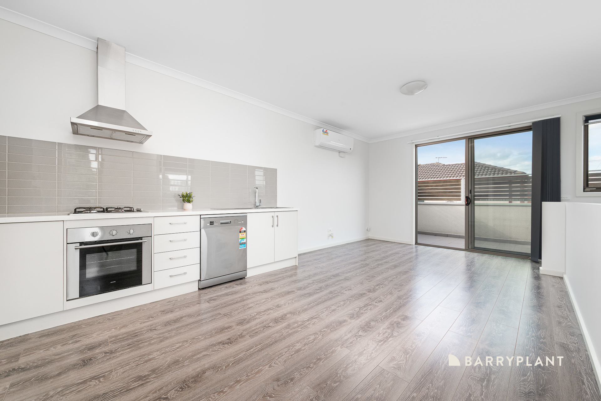 1 32 RUFUS STREET, EPPING VIC 3076 - Image 3