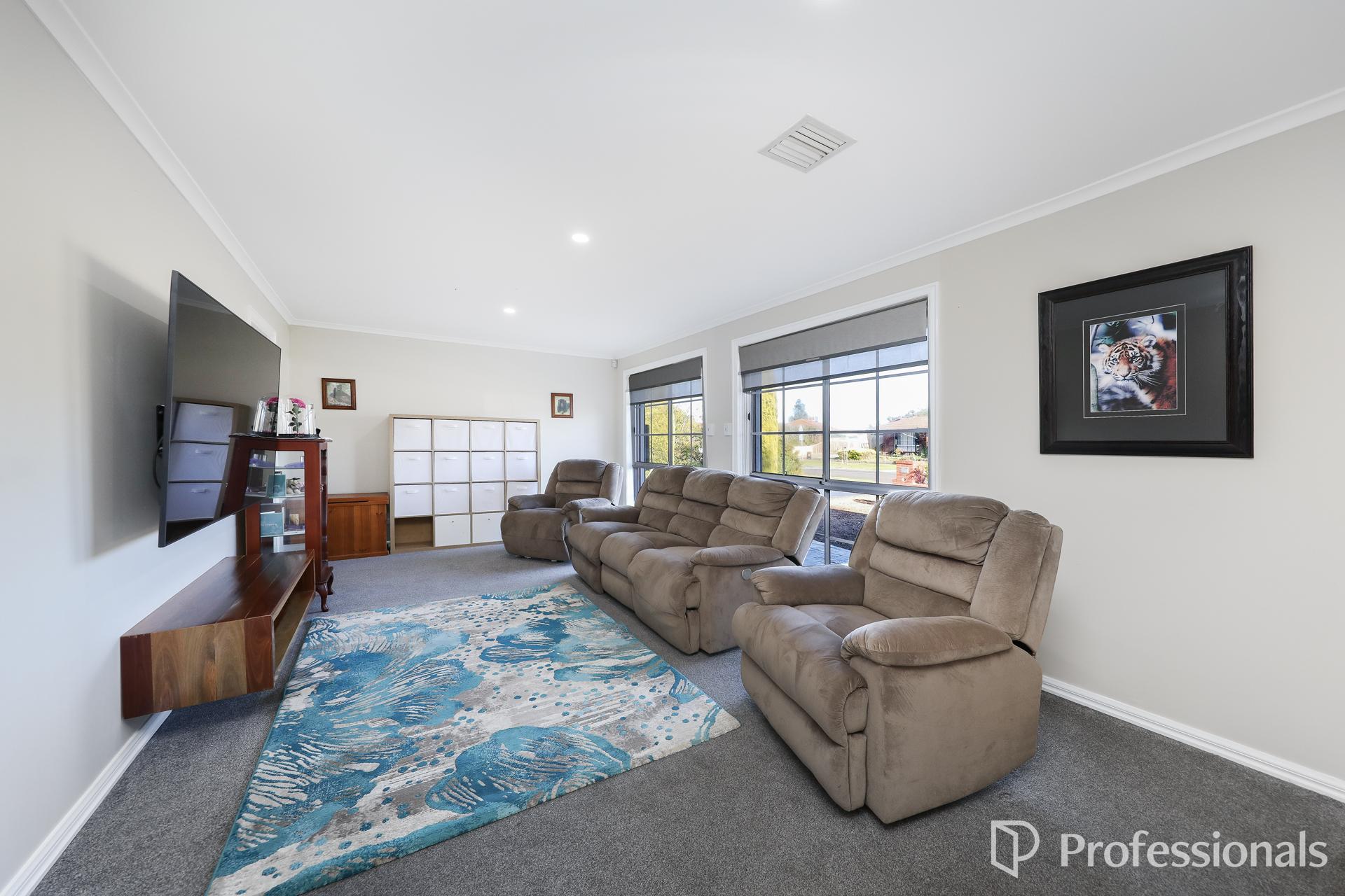 24 Trethowan Avenue, Melton West, VIC 3337 - Image 6