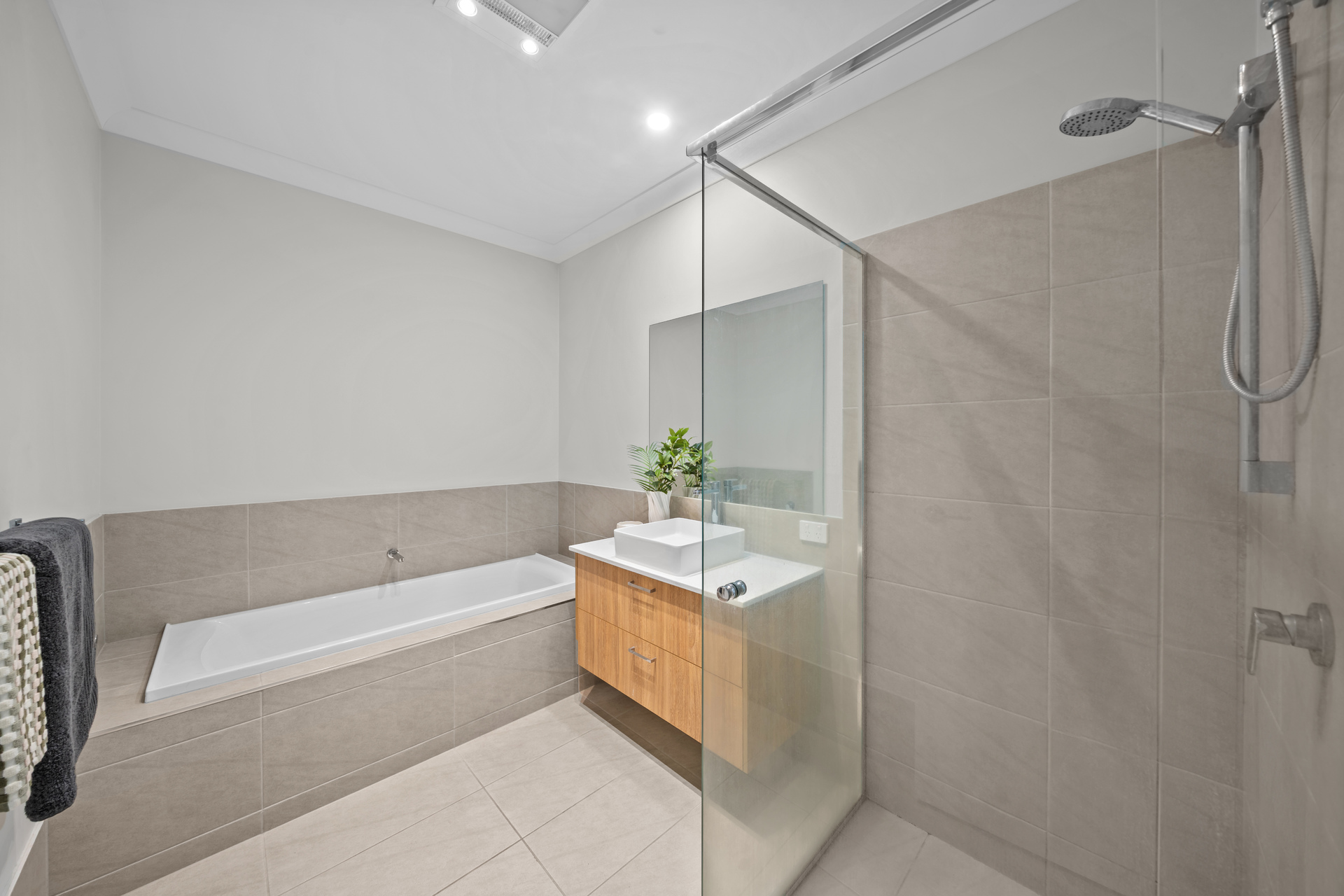 4-bedroom house at 162 Sunshine Boulevard, Mermaid Waters, QLD 4218, Gold Coast, Queensland