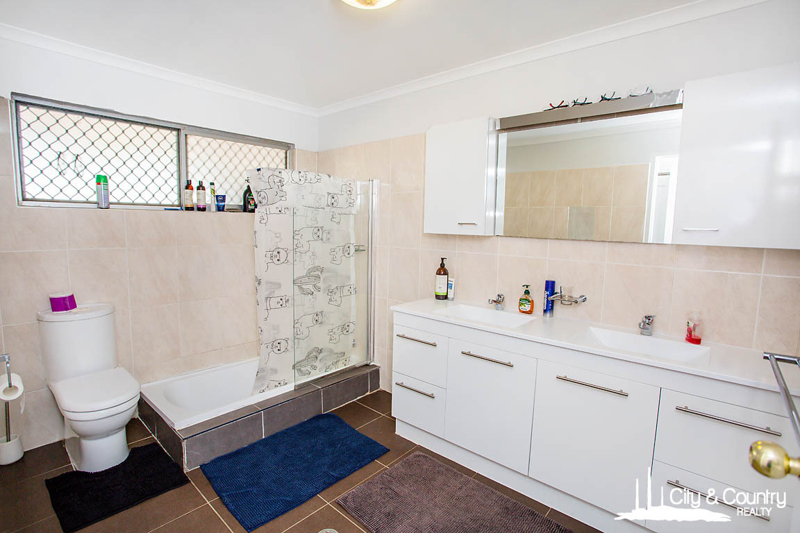 13 JANE STREET, Mornington QLD 4825 - Image 5