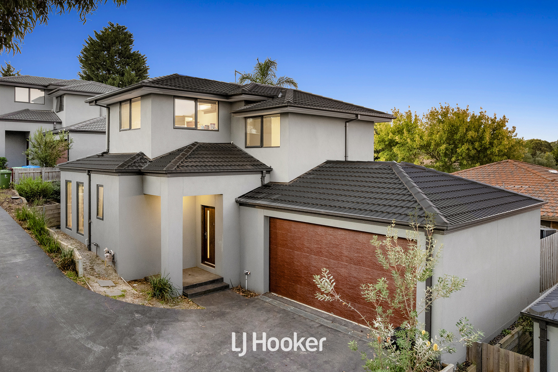 2/14 Outlook Drive, Berwick, VIC 3806 - Image 1
