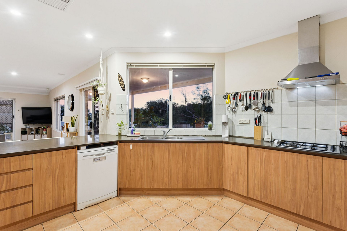 66 Willespie Drive, Pearsall, WA 6065 - Image 4