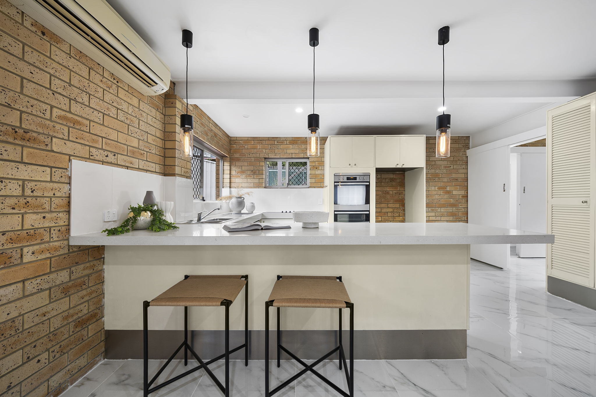 10 RUNIC STREET, Bardon QLD 4065 - Image 2