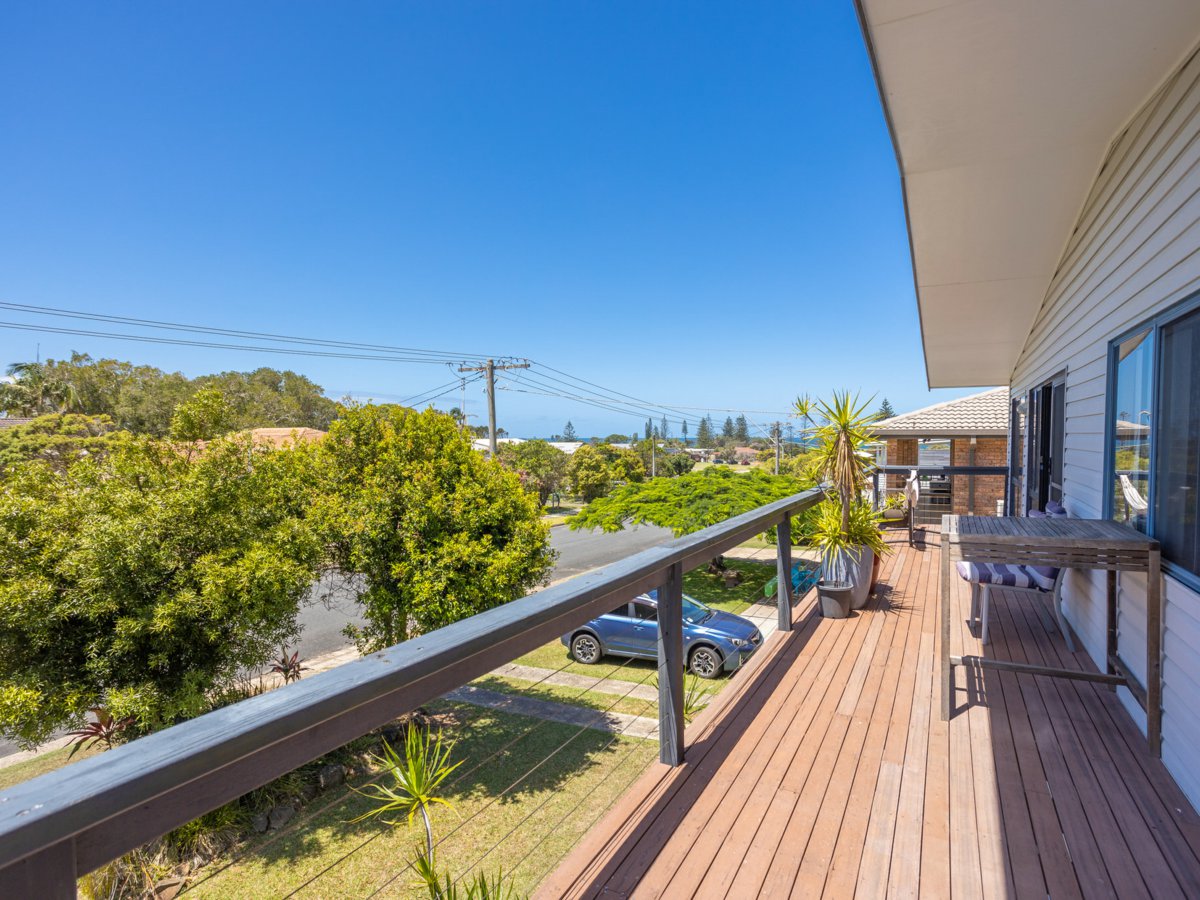 4-bedroom house at 16 Old Bar Road, Old Bar, NSW 2430, Mid-Coast, New South Wales