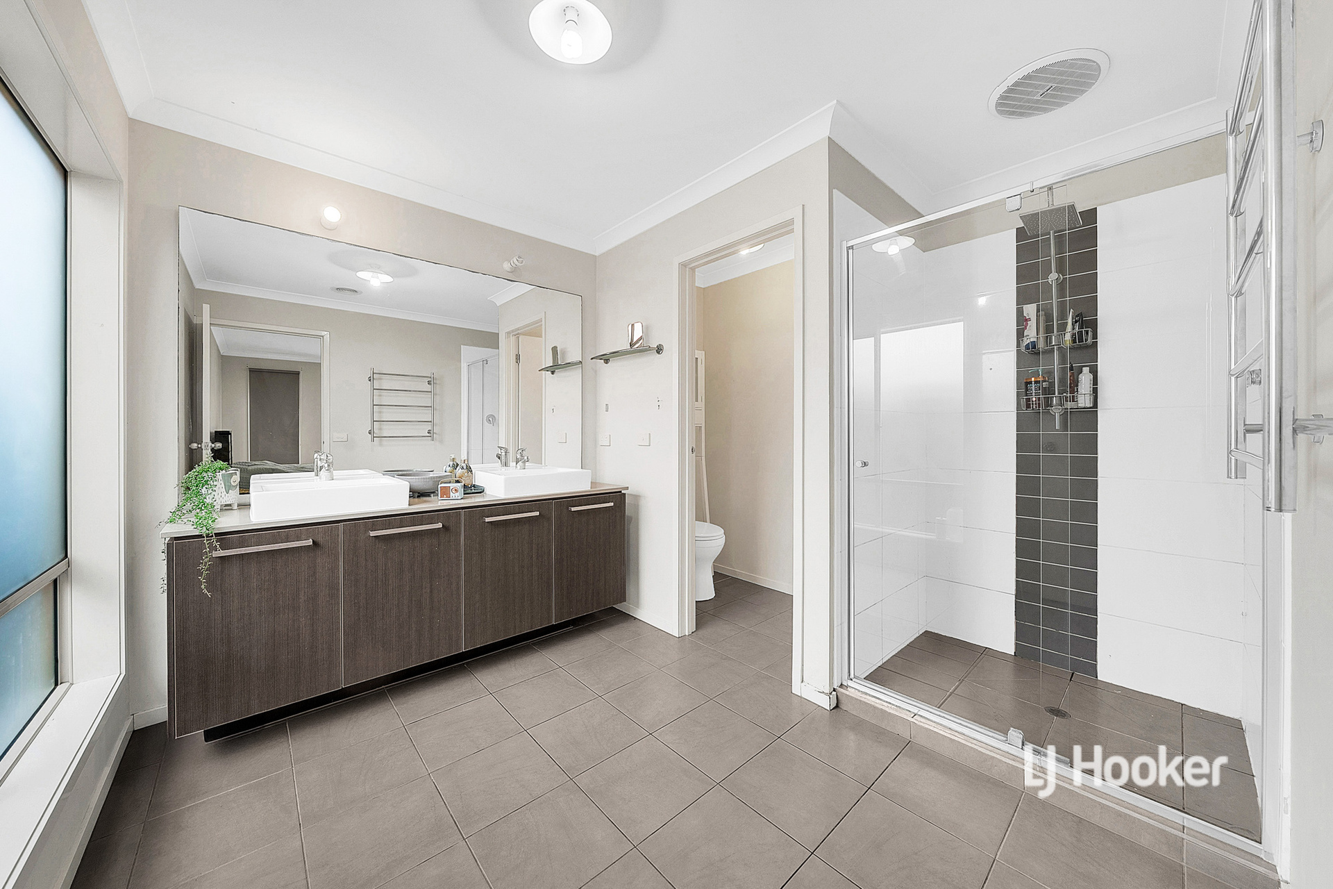 5-bedroom house at 27 Dan Morgan Drive, Cranbourne East, VIC 3977, Casey, Victoria