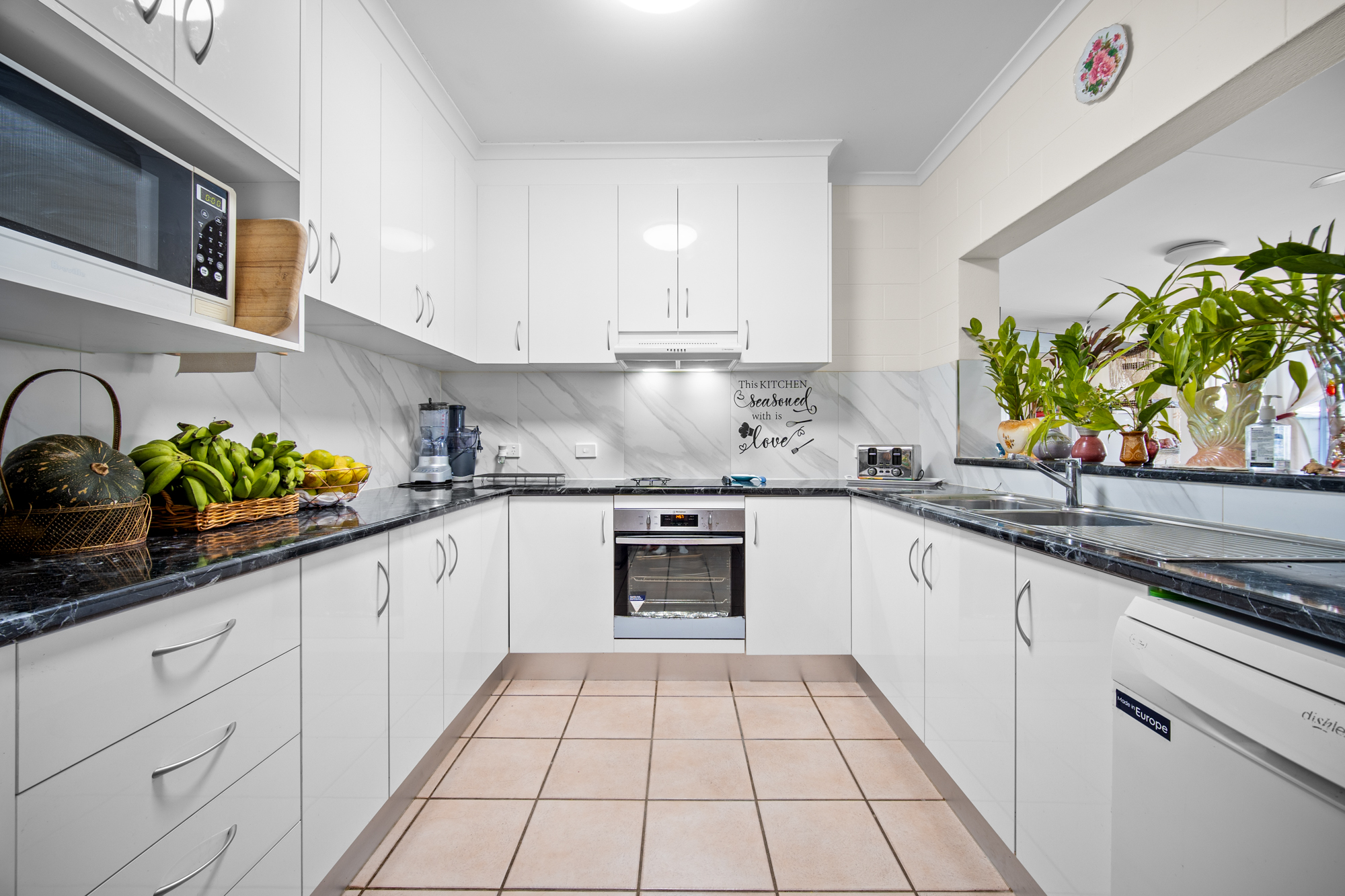 10 BATHURST DRIVE, Bentley Park QLD 4869 - Image 3